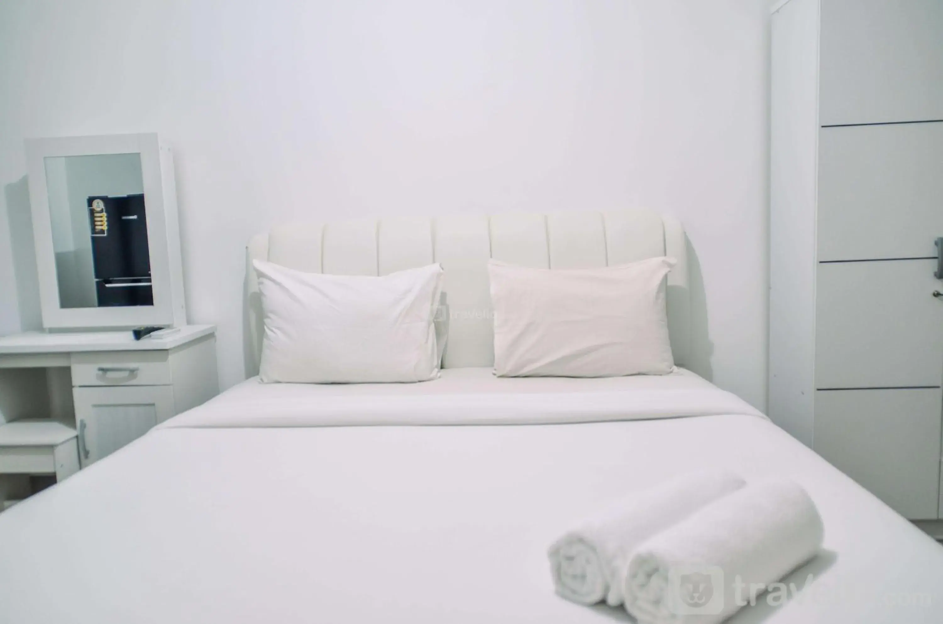 Minimalist Studio Room at Urbantown Serpong Apartment By Travelio Minimalist Studio Room at Urbantown Serpong Apartment By Travelio