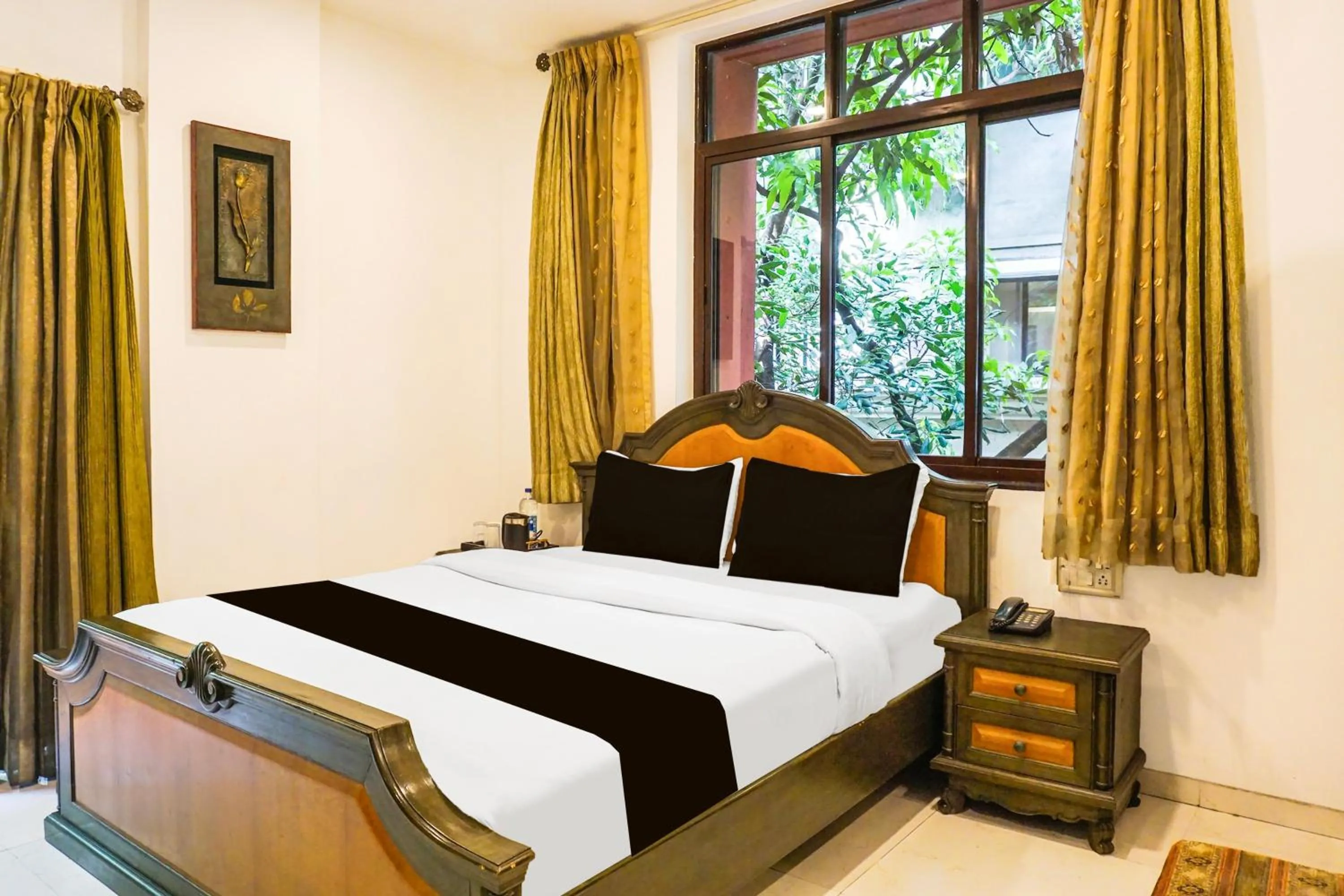 Bedroom, Bed in Super Townhouse Oak Prabhat Road