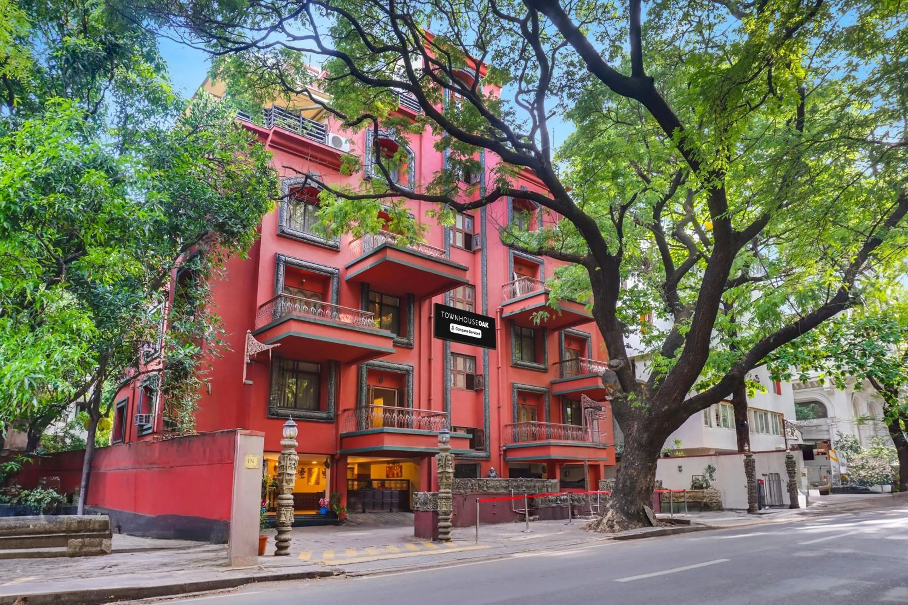Facade/entrance in Super Townhouse Oak Prabhat Road