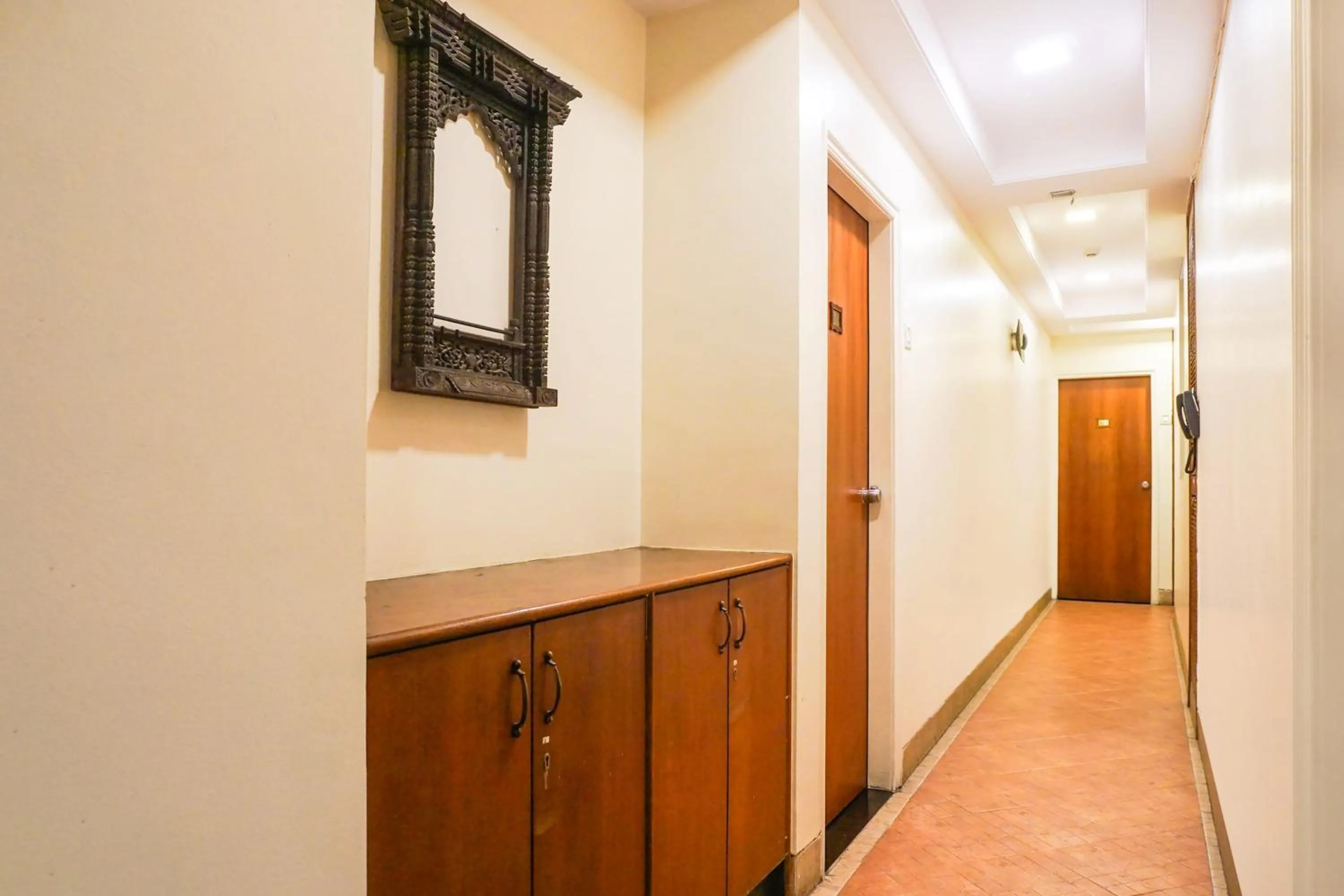 Lobby or reception in Super Townhouse Oak Prabhat Road