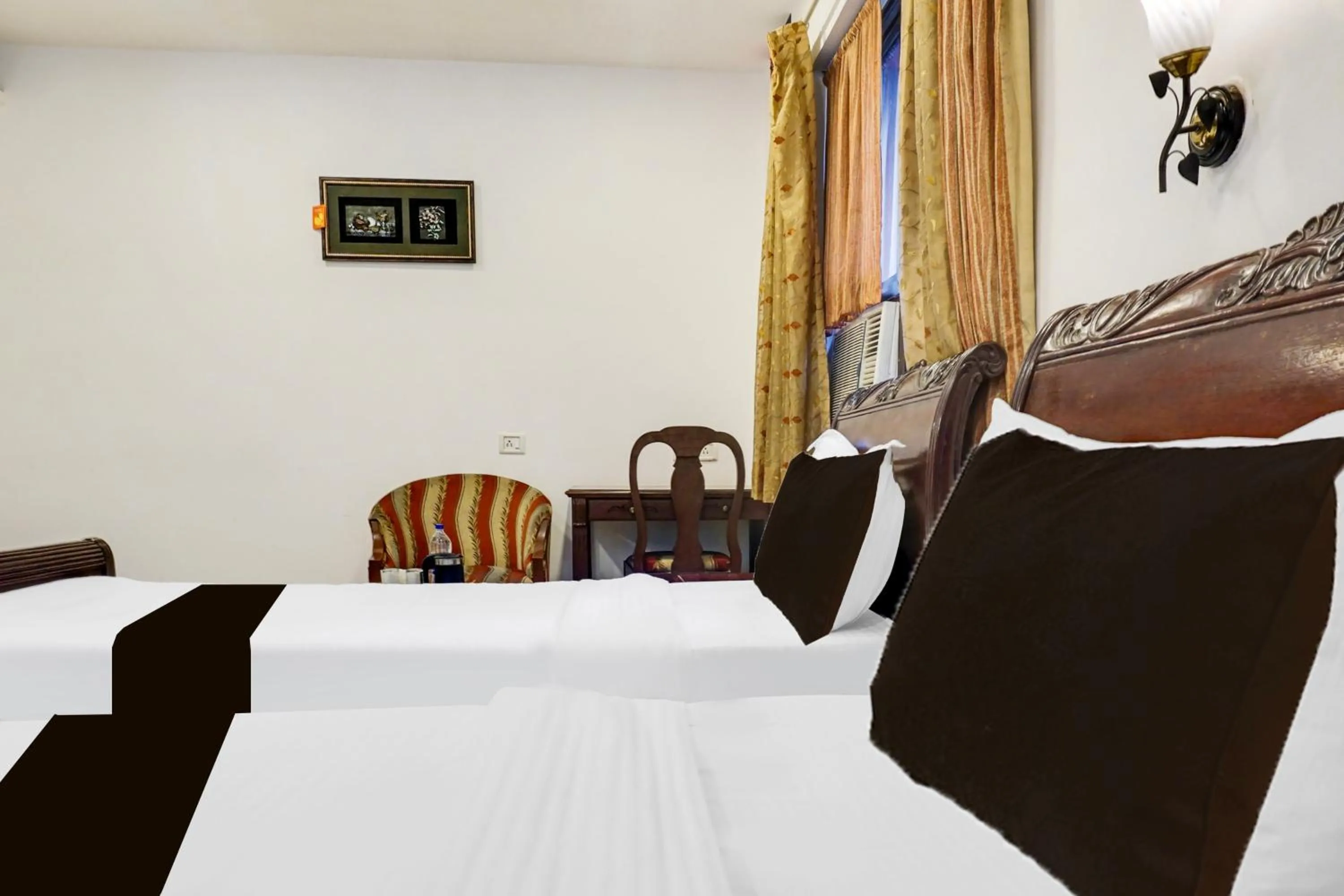 Bedroom, Bed in Super Townhouse Oak Prabhat Road