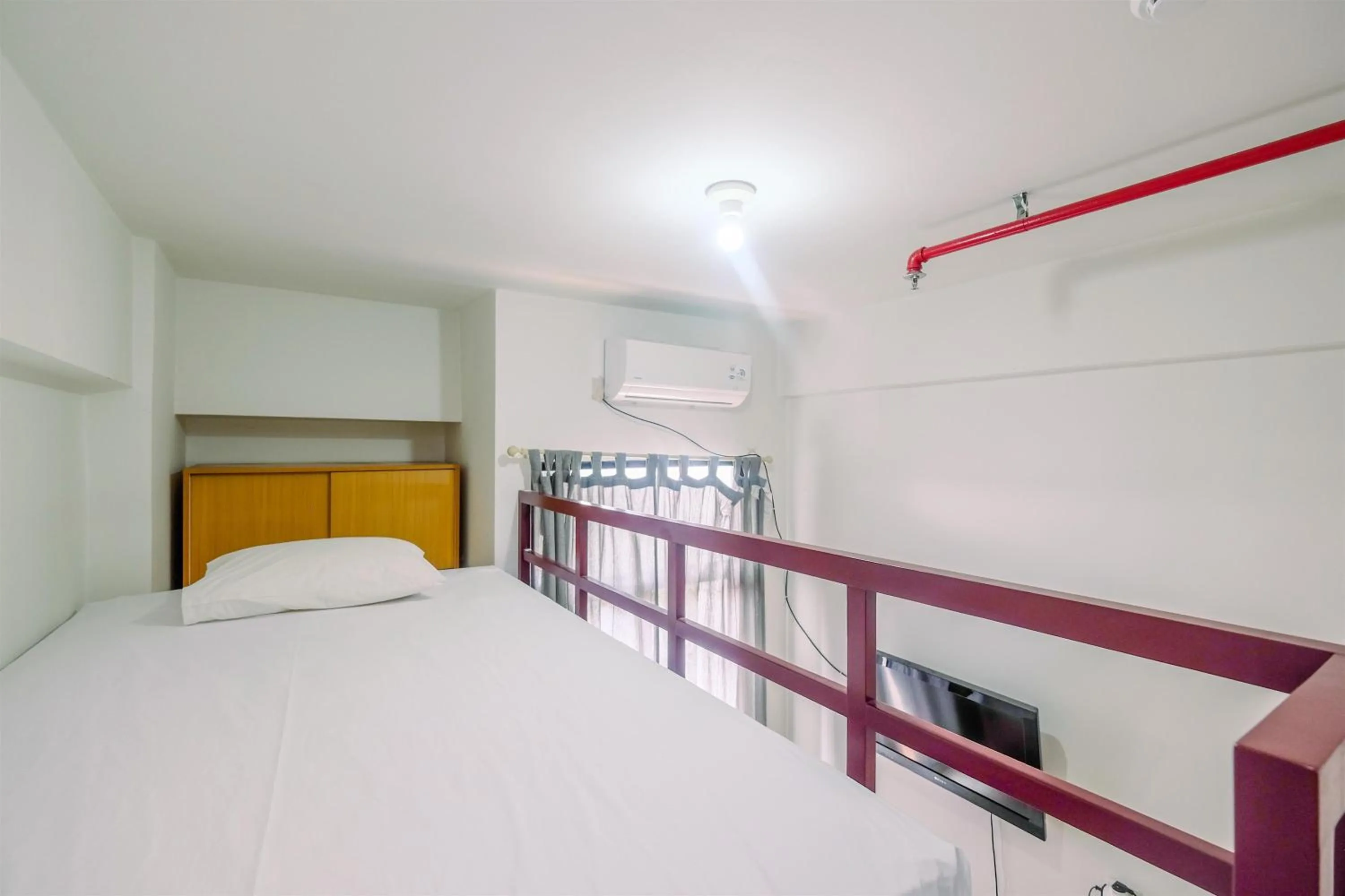 Bed in Great Deal Studio at Dave Apartment near Campus By Travelio
