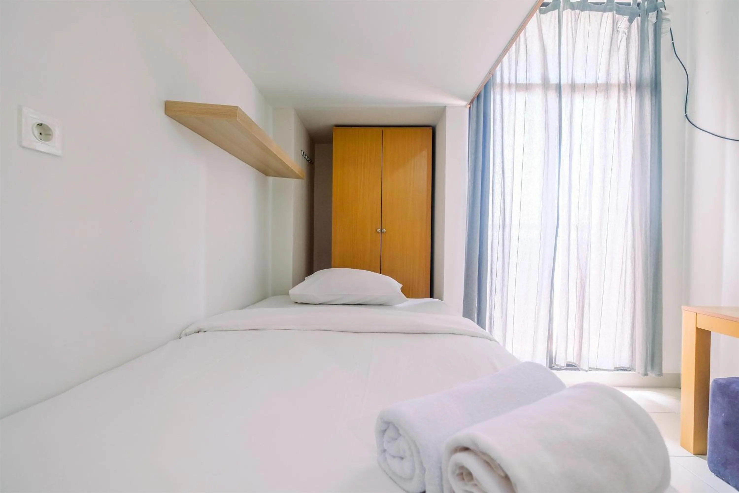 Bed in Great Deal Studio at Dave Apartment near Campus By Travelio