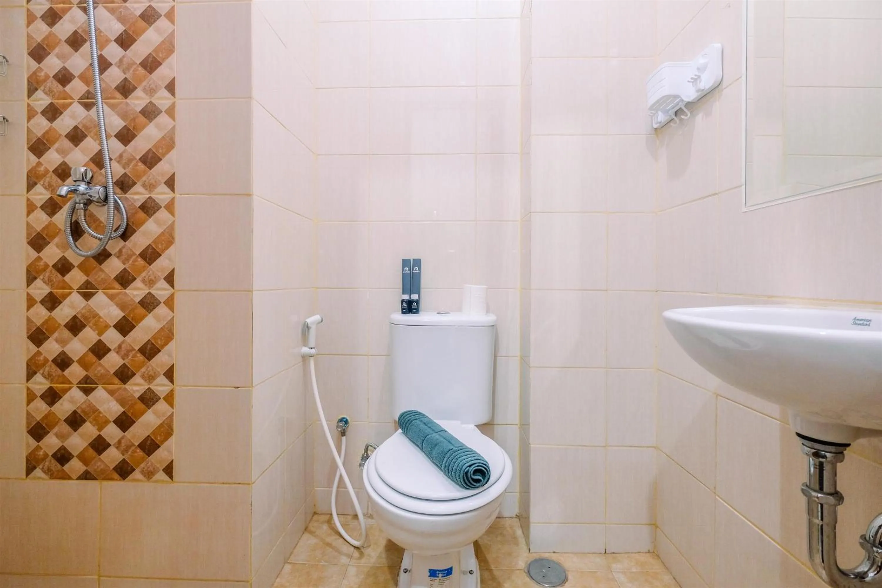 Great Deal Studio at Dave Apartment near Campus By Travelio