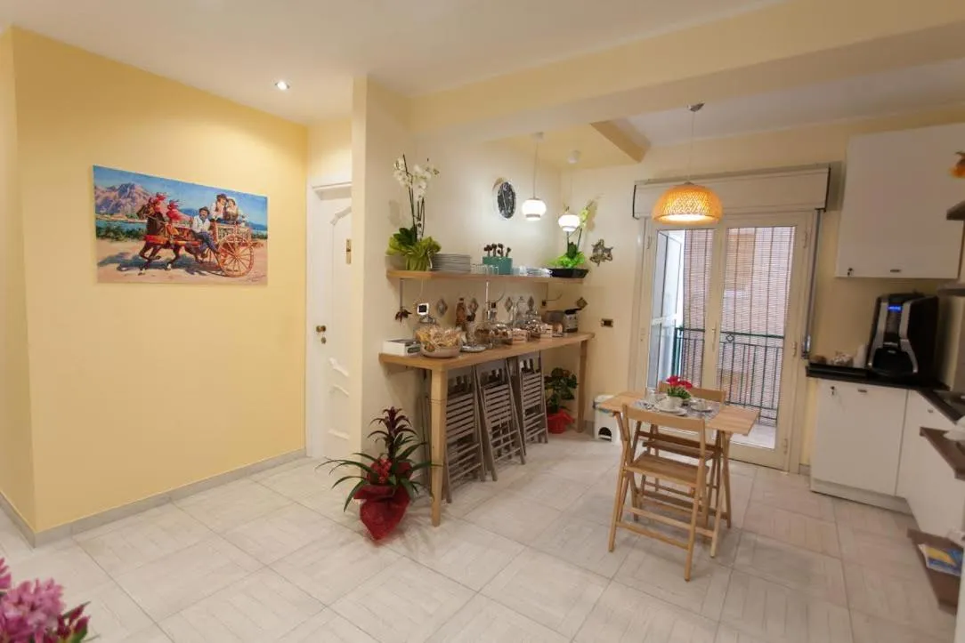 Food and drinks in B&B Al Duomo Milazzo