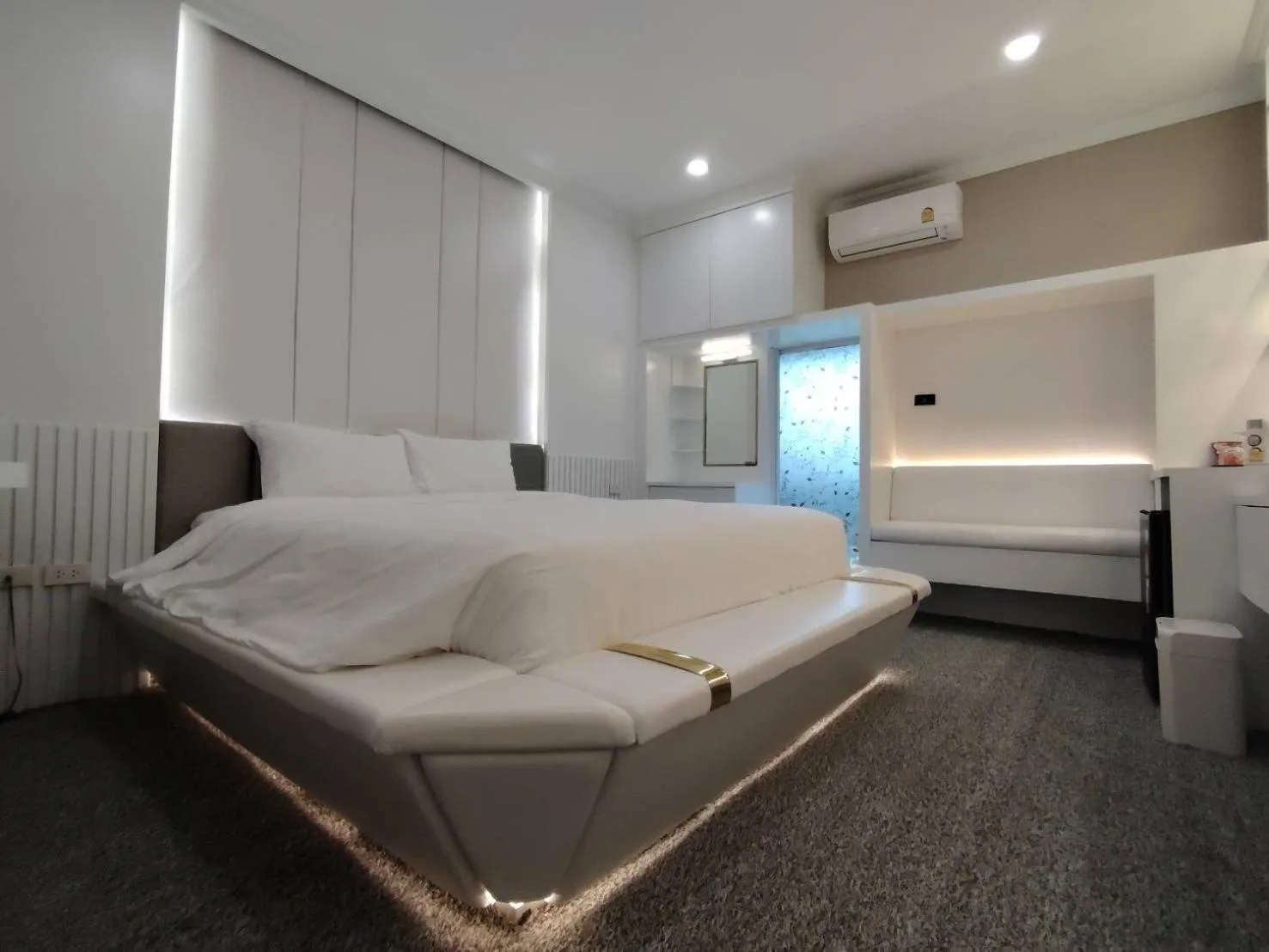 Bed in DEBUA White House