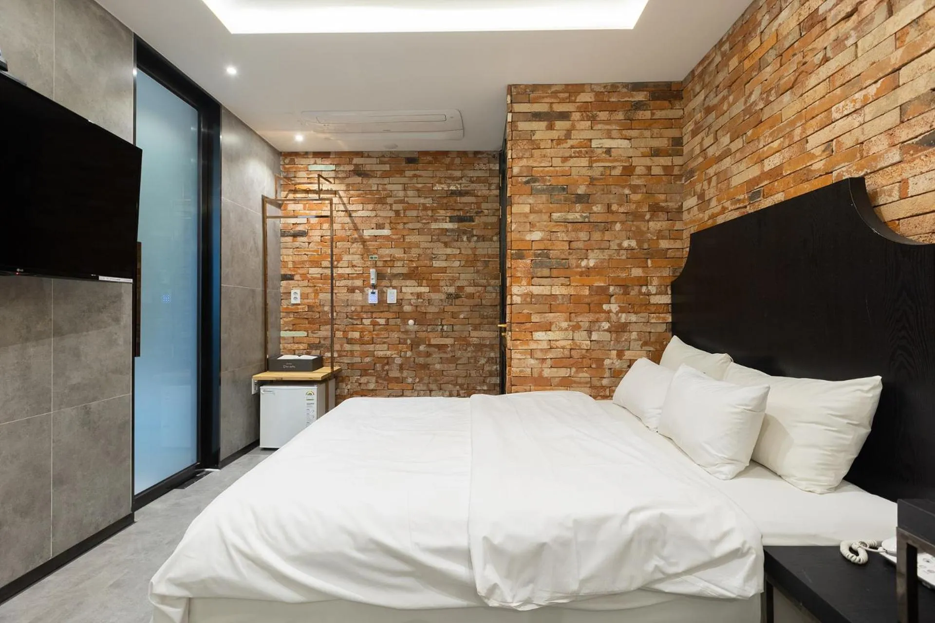 Bed in Desarts Hotel