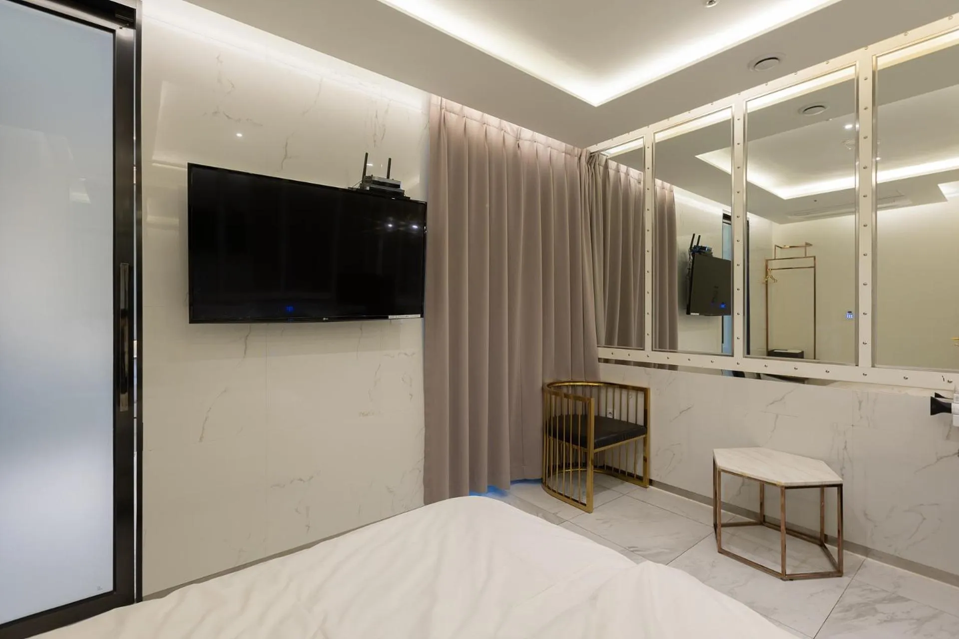 Bed in Desarts Hotel