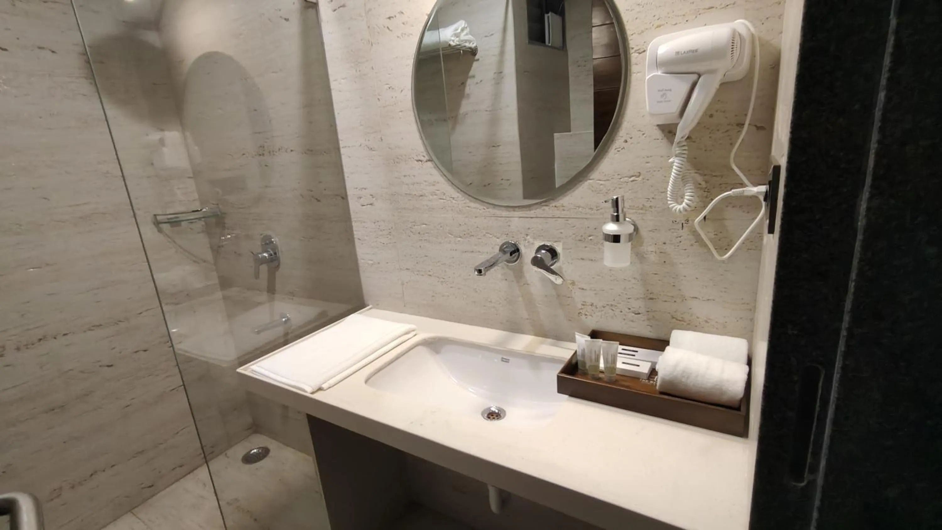 Shower in The Belita Hotel & Spa