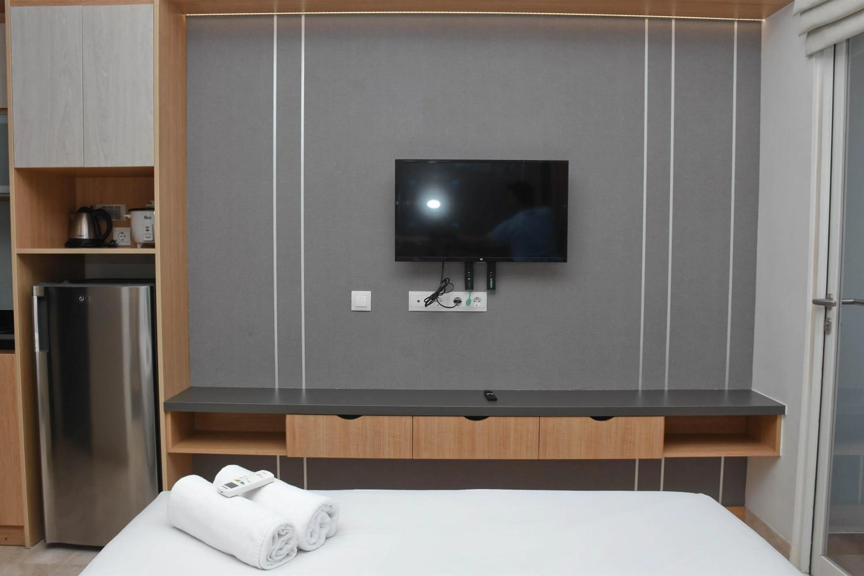 Bed in Cozy Living Studio at Menteng Park Apartment By Travelio