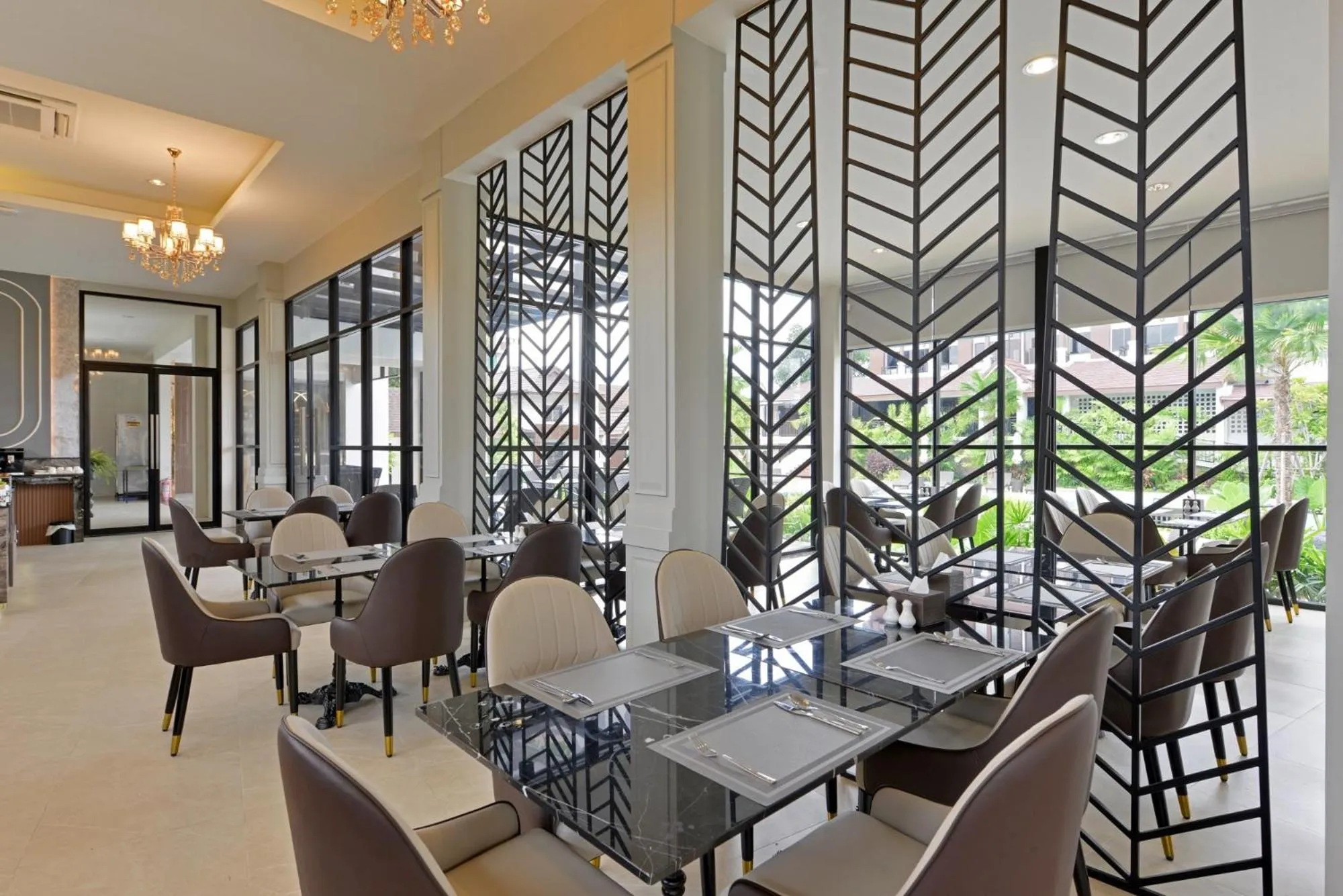 Restaurant/places to eat in Kastel Pattaya Hotel