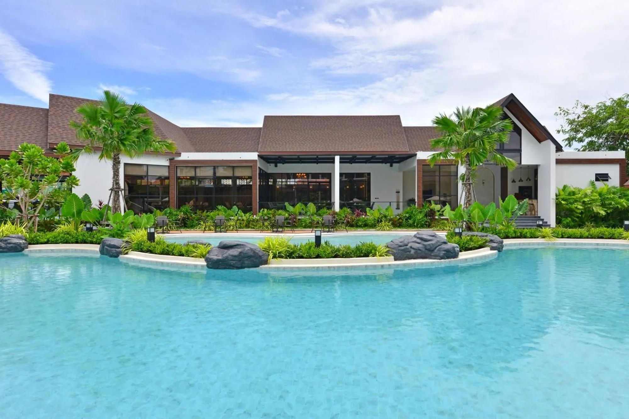 Swimming pool in Kastel Pattaya Hotel