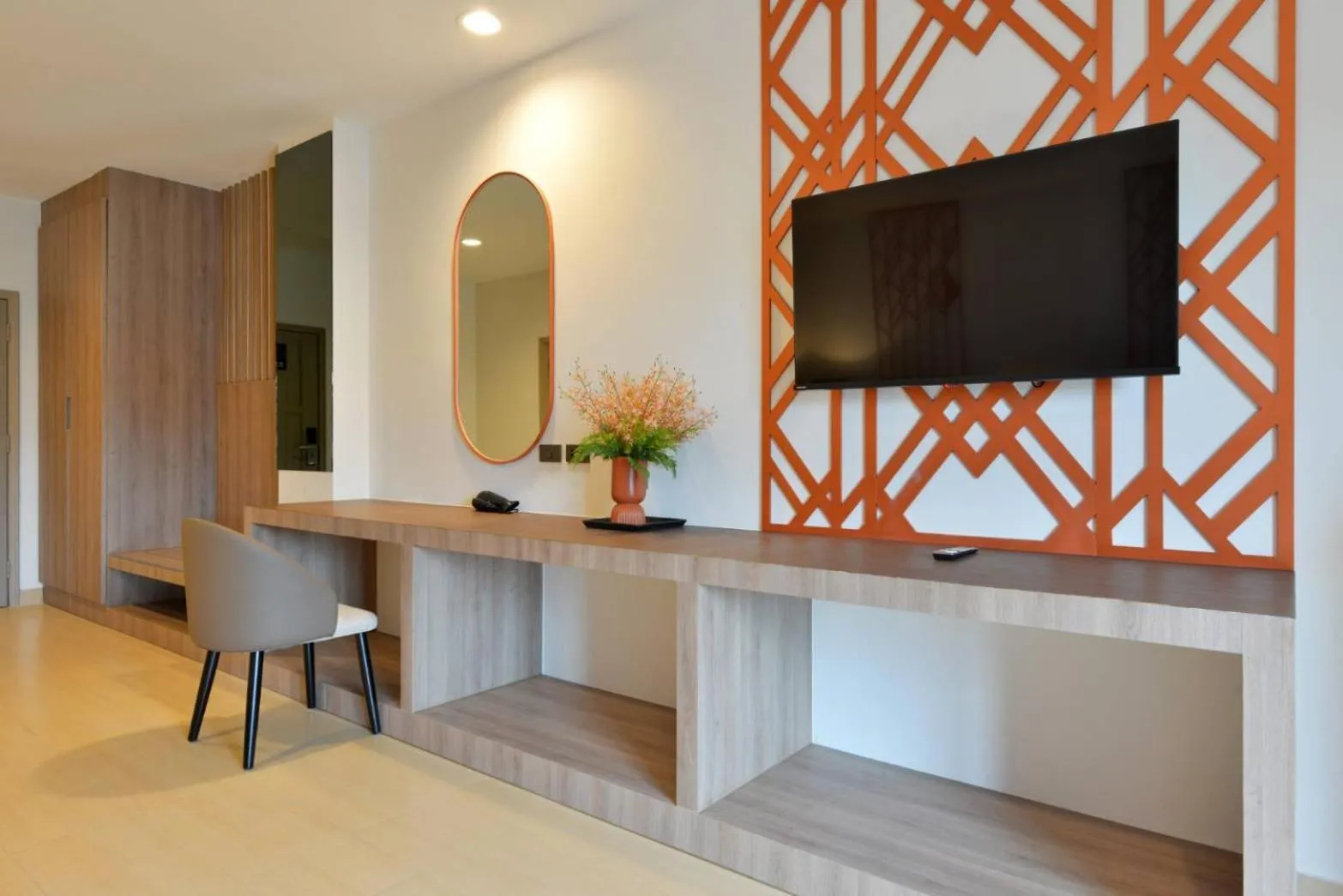 TV and multimedia in Kastel Pattaya Hotel