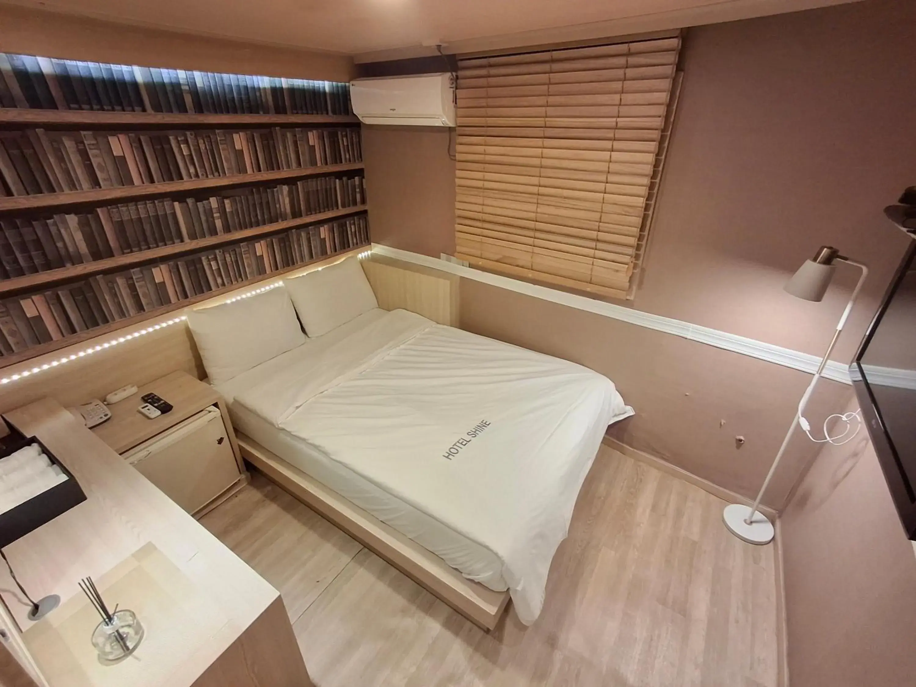 Bed in Shine Hotel Bed in Shine Hotel