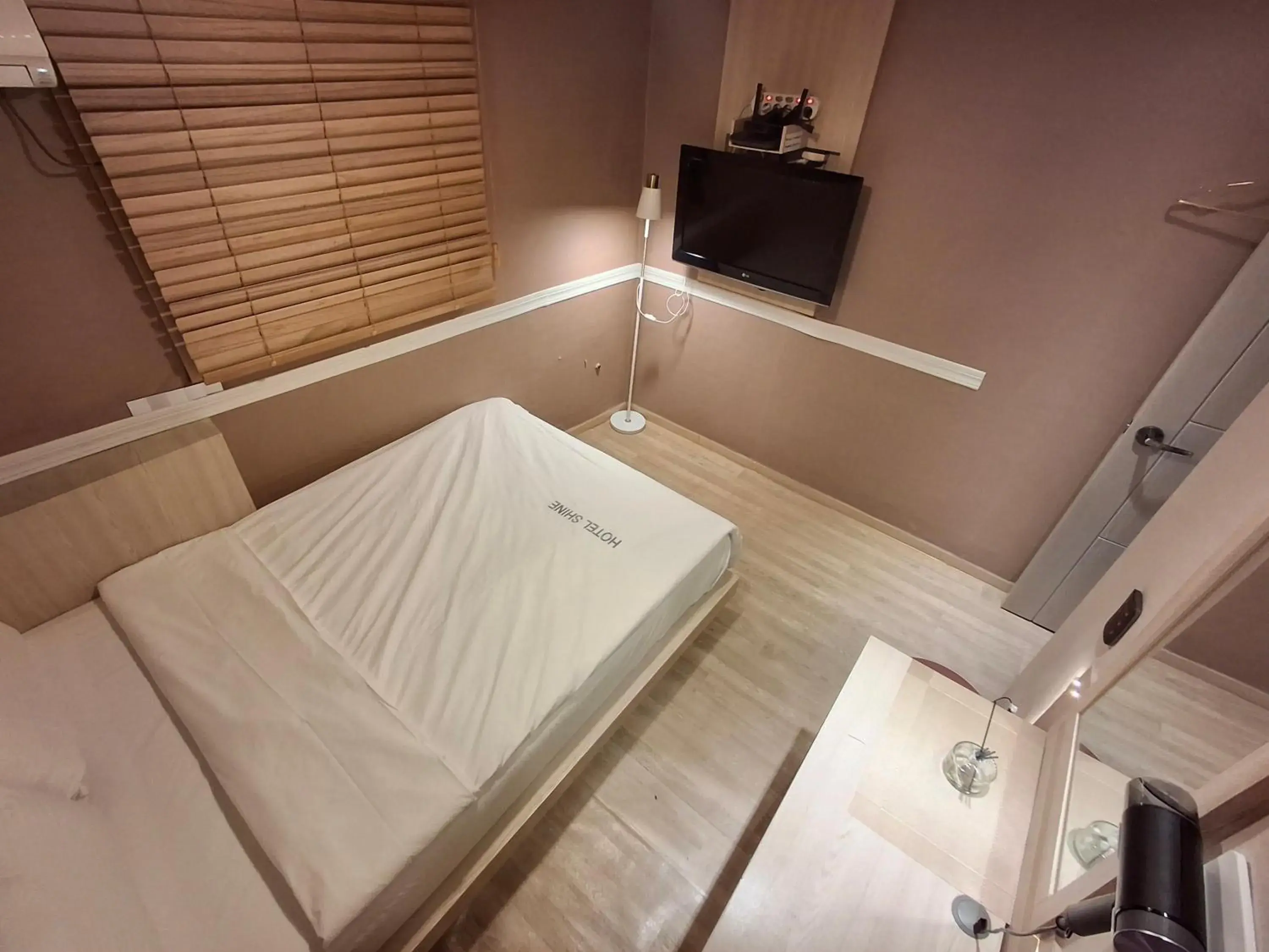 Bed in Shine Hotel Bed in Shine Hotel