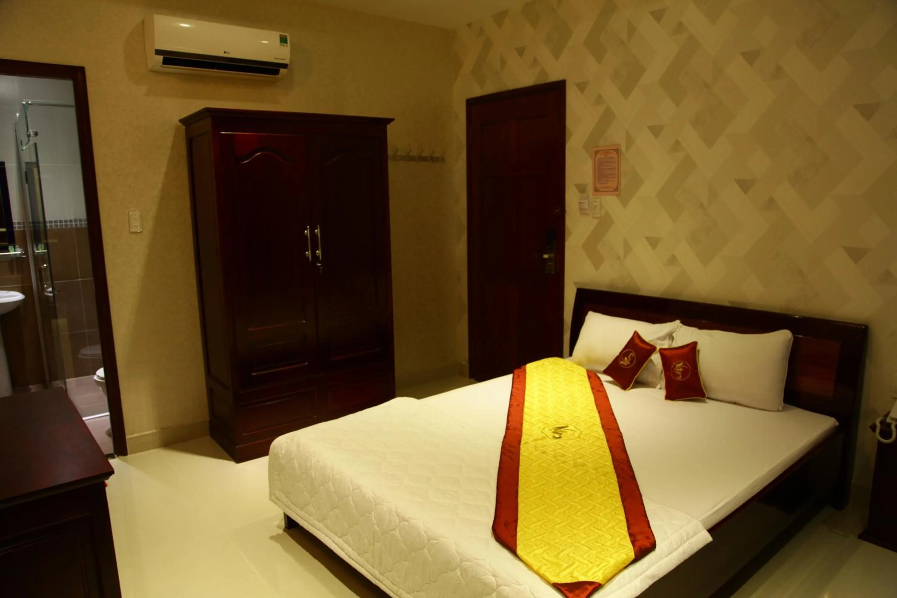 Decorative detail, Bed in Minh Kieu Hotel