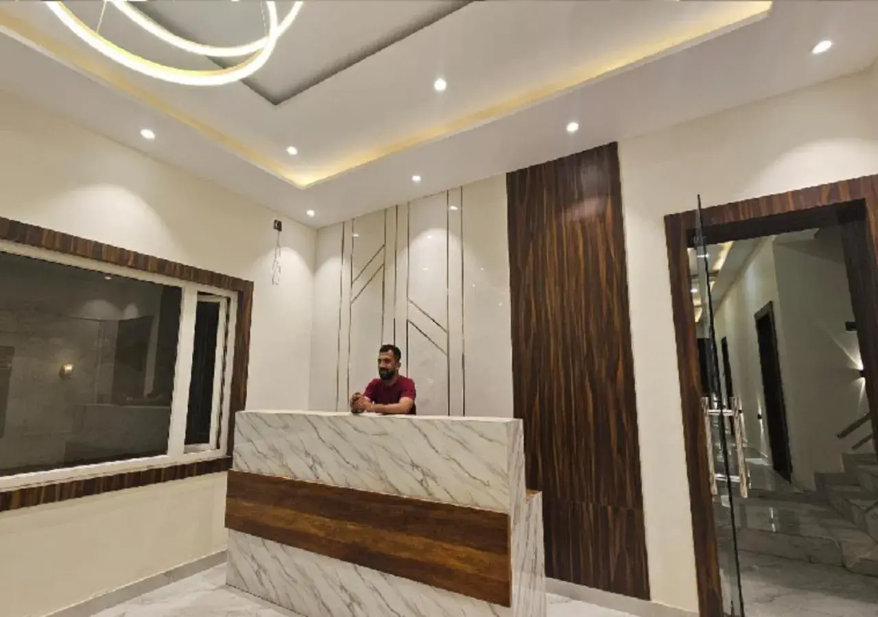 Property building in Triveni International Property building in Triveni International