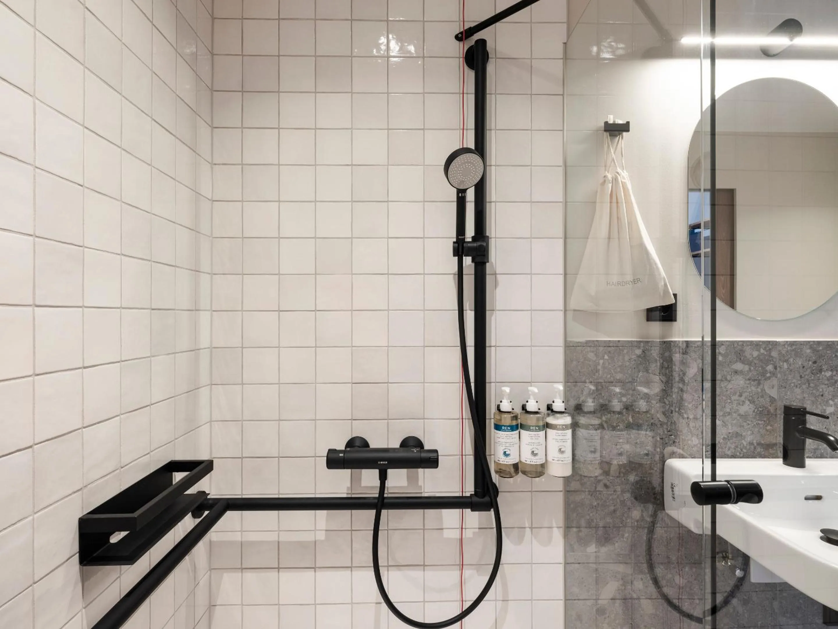 Shower in Numa Salzburg Vogelweider