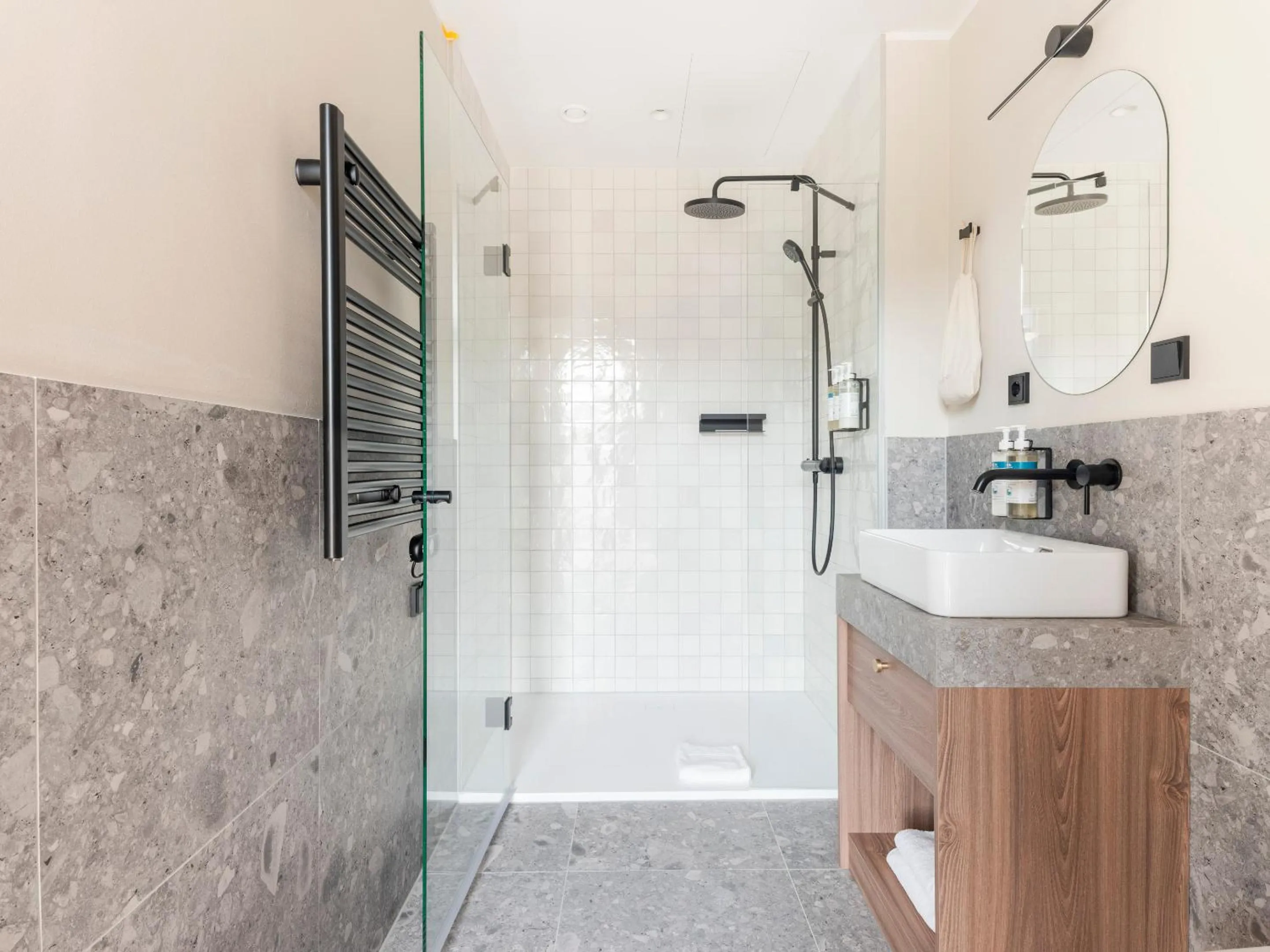 Shower in Numa Salzburg Vogelweider