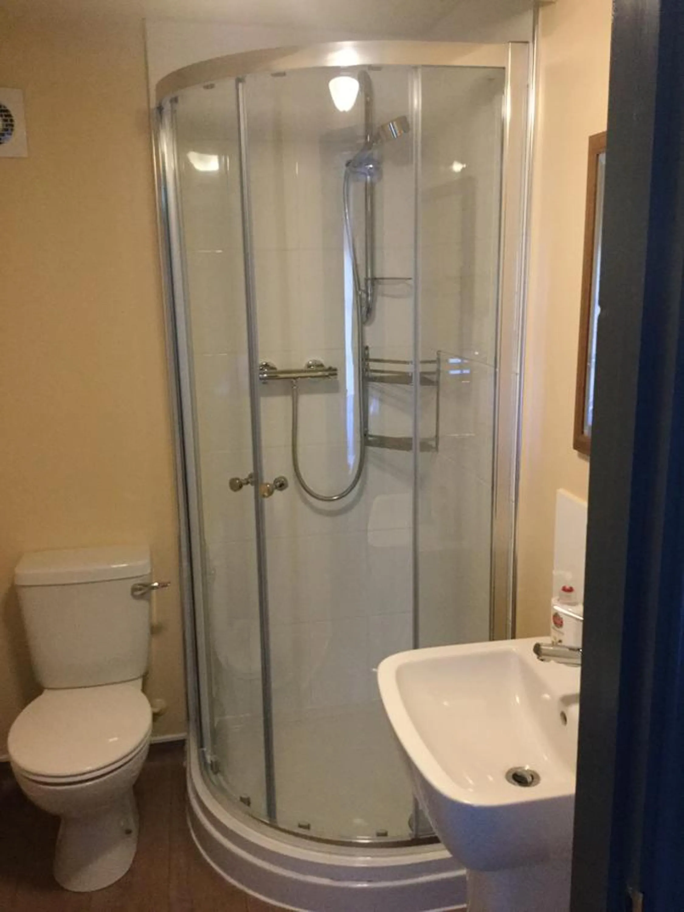 Bathroom in The Coach and Horses Inn
