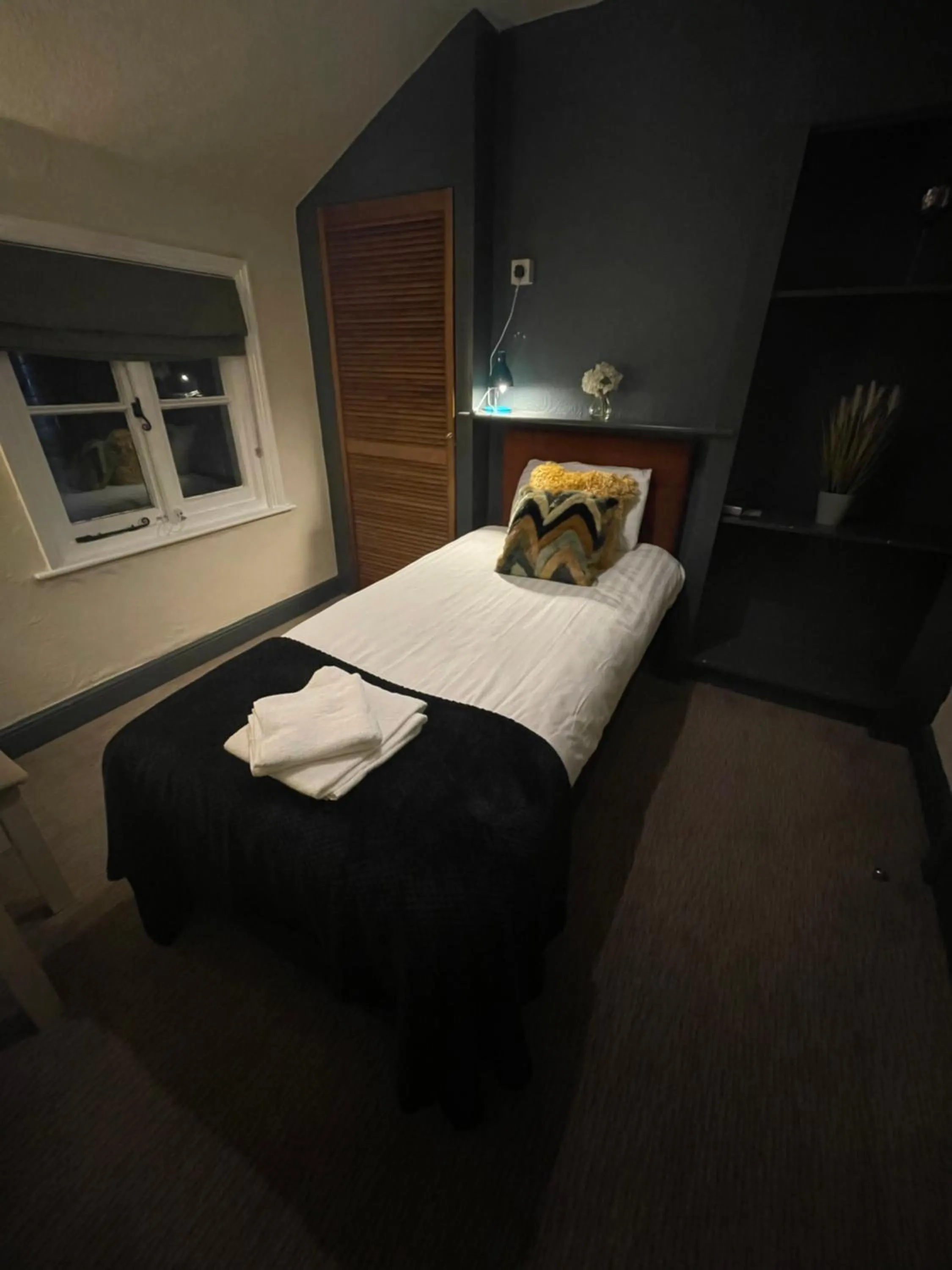 Bed in The Coach and Horses Inn