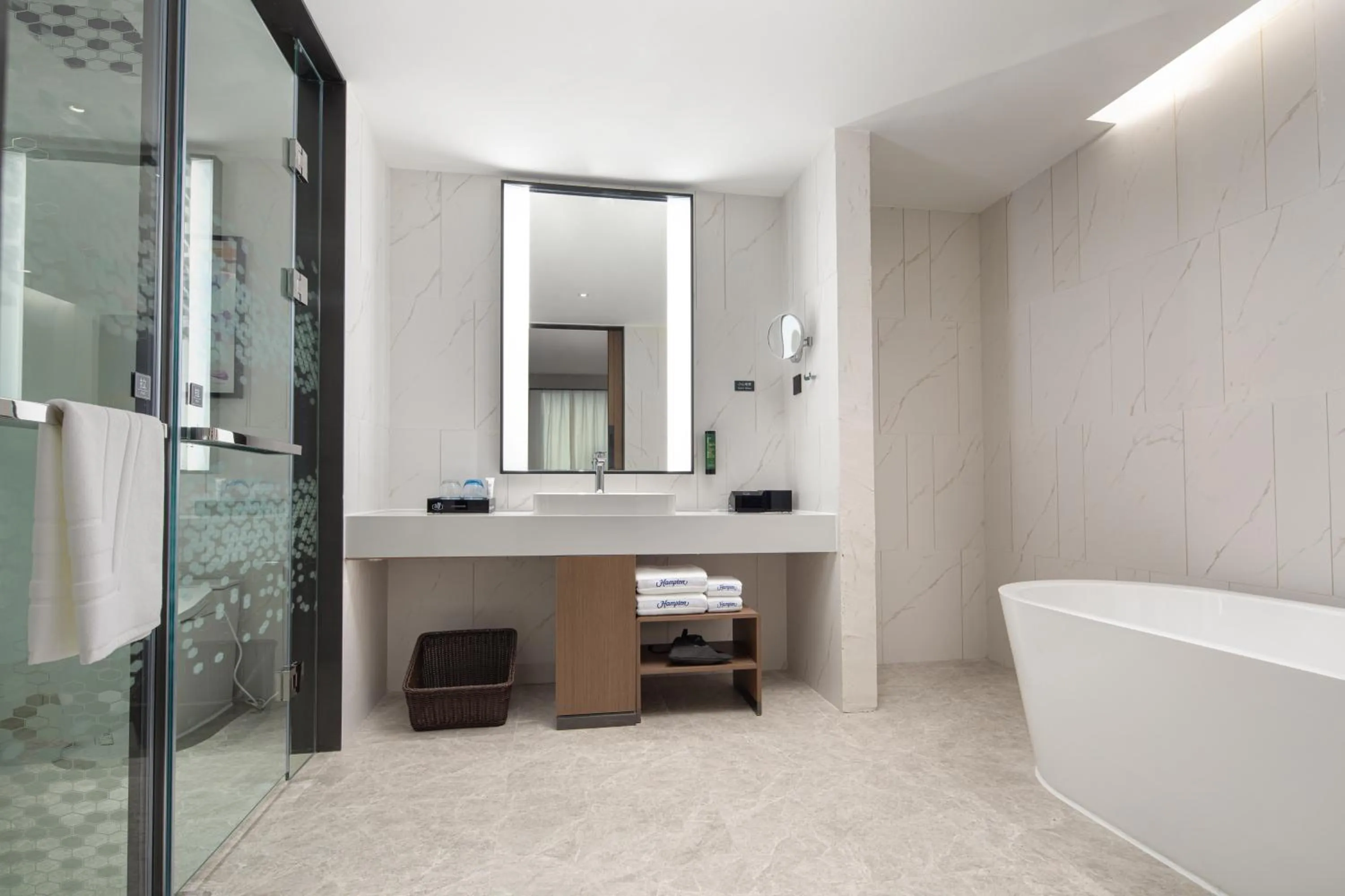 Bathroom in Hilton by Hampton Chengdu North Railway Station