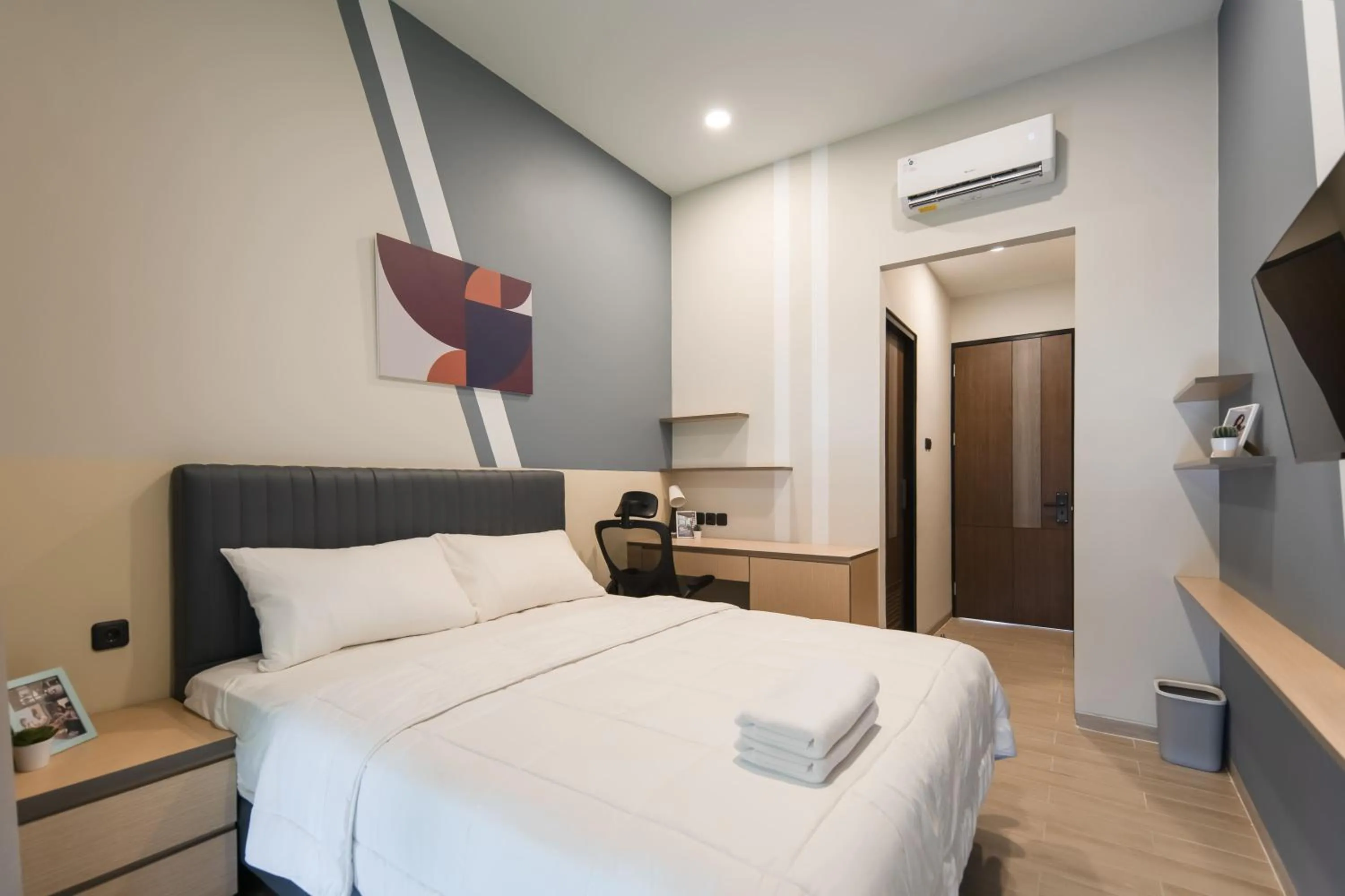 Bedroom, Bed in Cove Equatoria