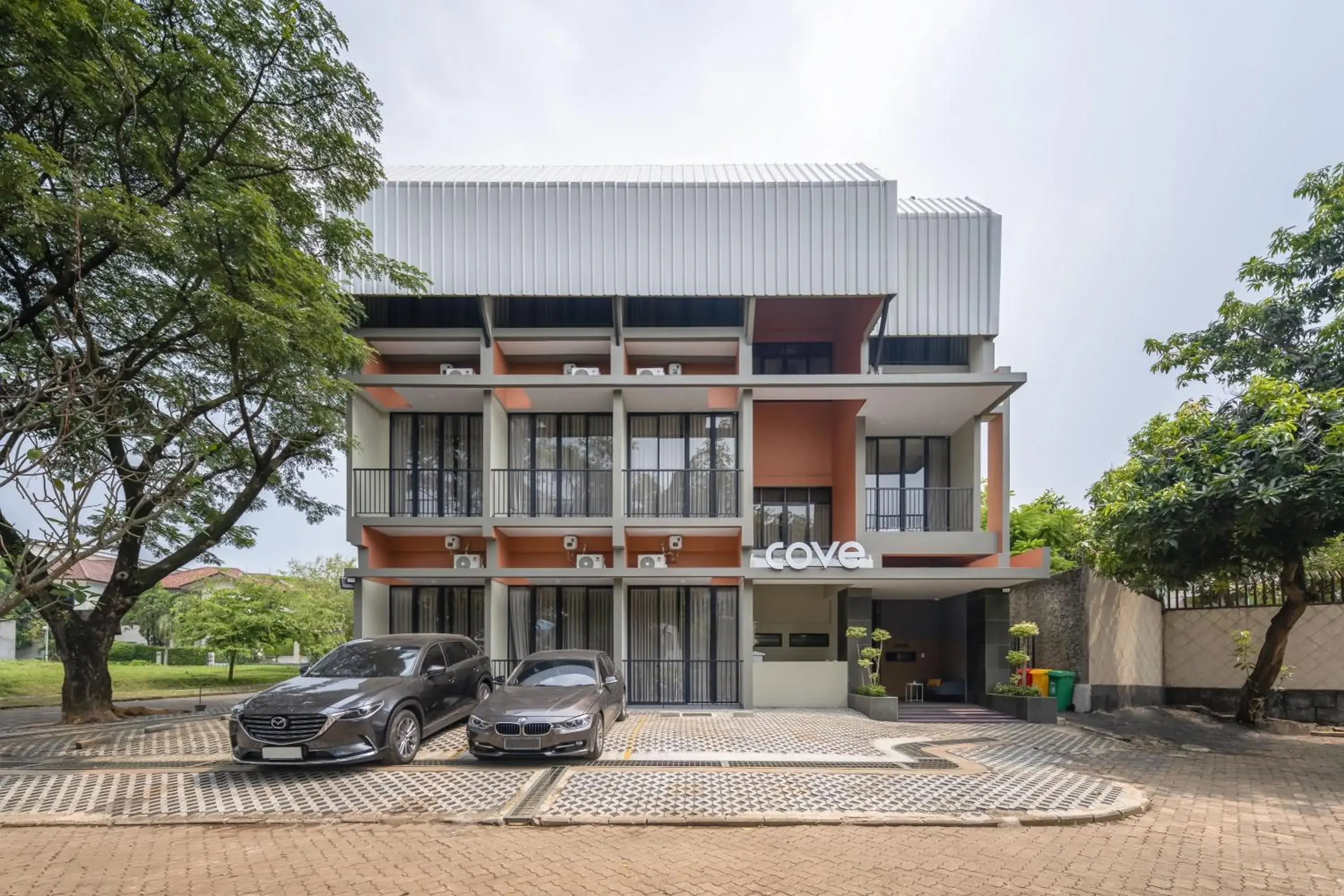 Property building in Cove Equatoria Property building in Cove Equatoria