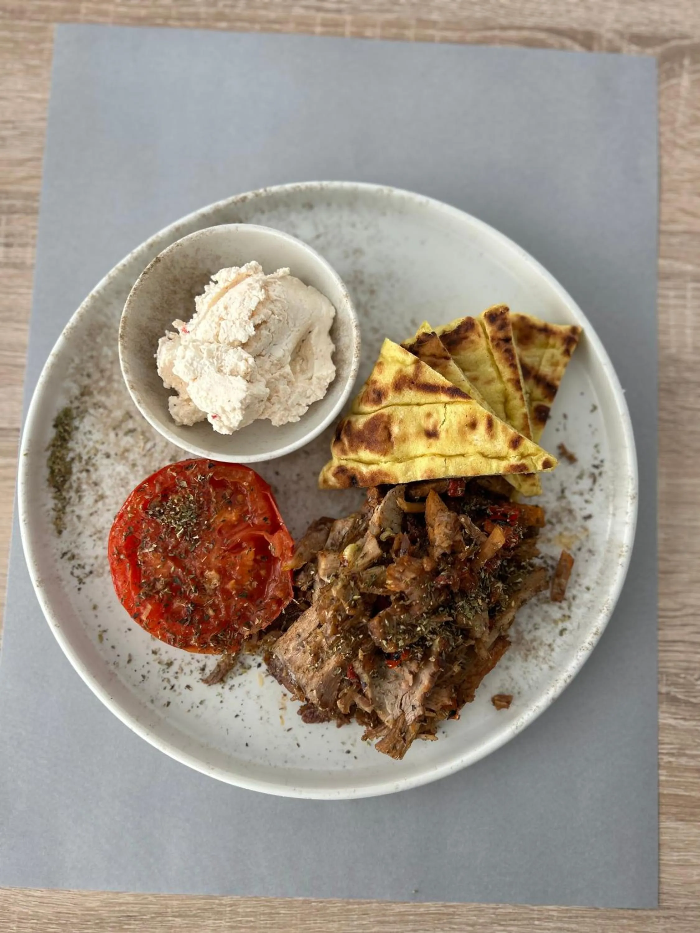 Restaurant/places to eat in Relux Ios Hotel