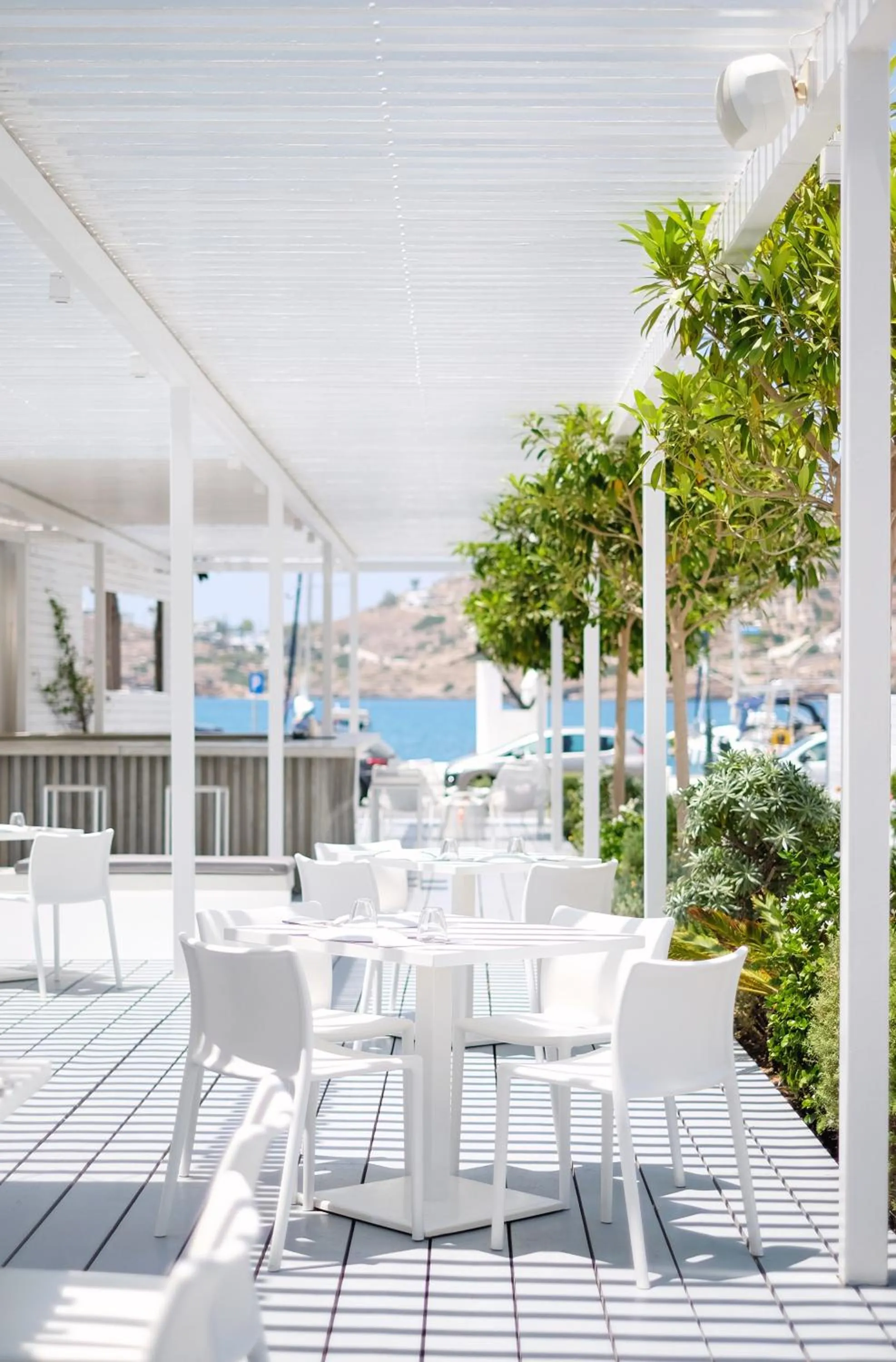 Restaurant/places to eat in Relux Ios Hotel