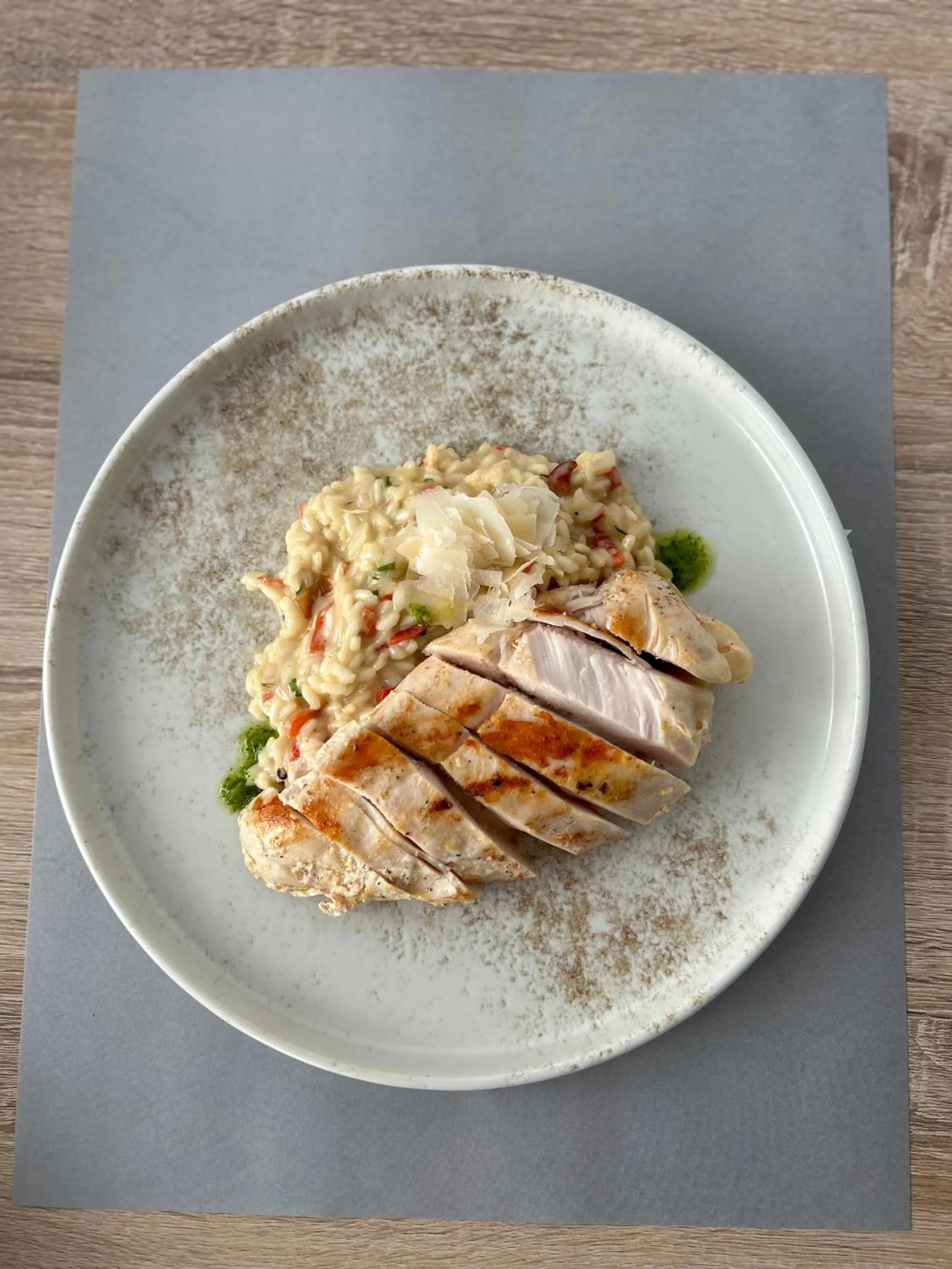 Restaurant/places to eat in Relux Ios Hotel