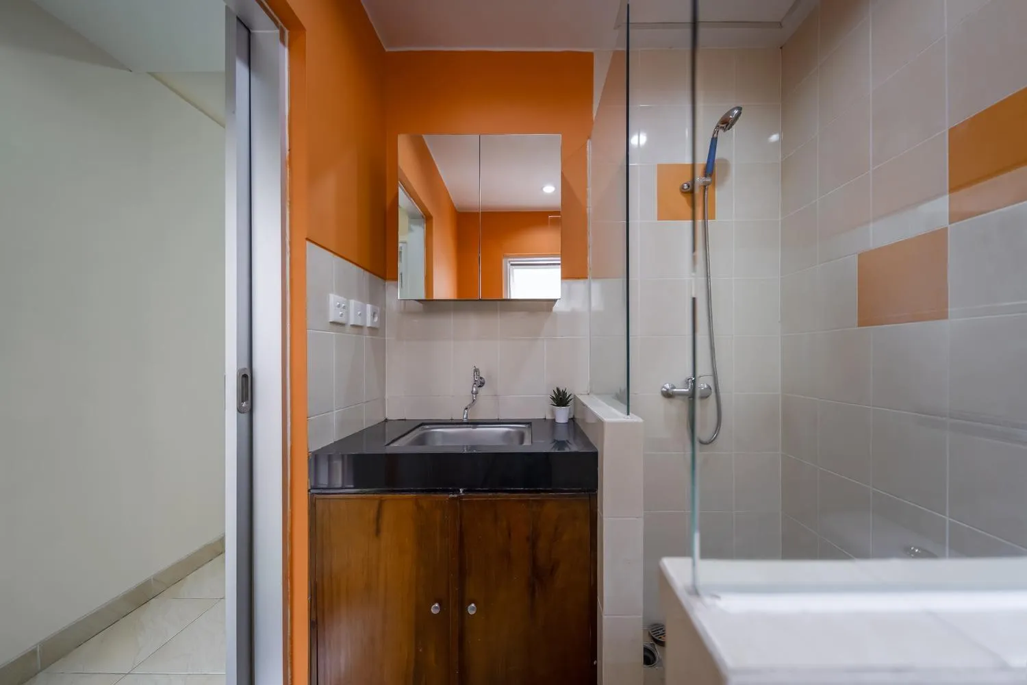 Shower in Cove Casaduta