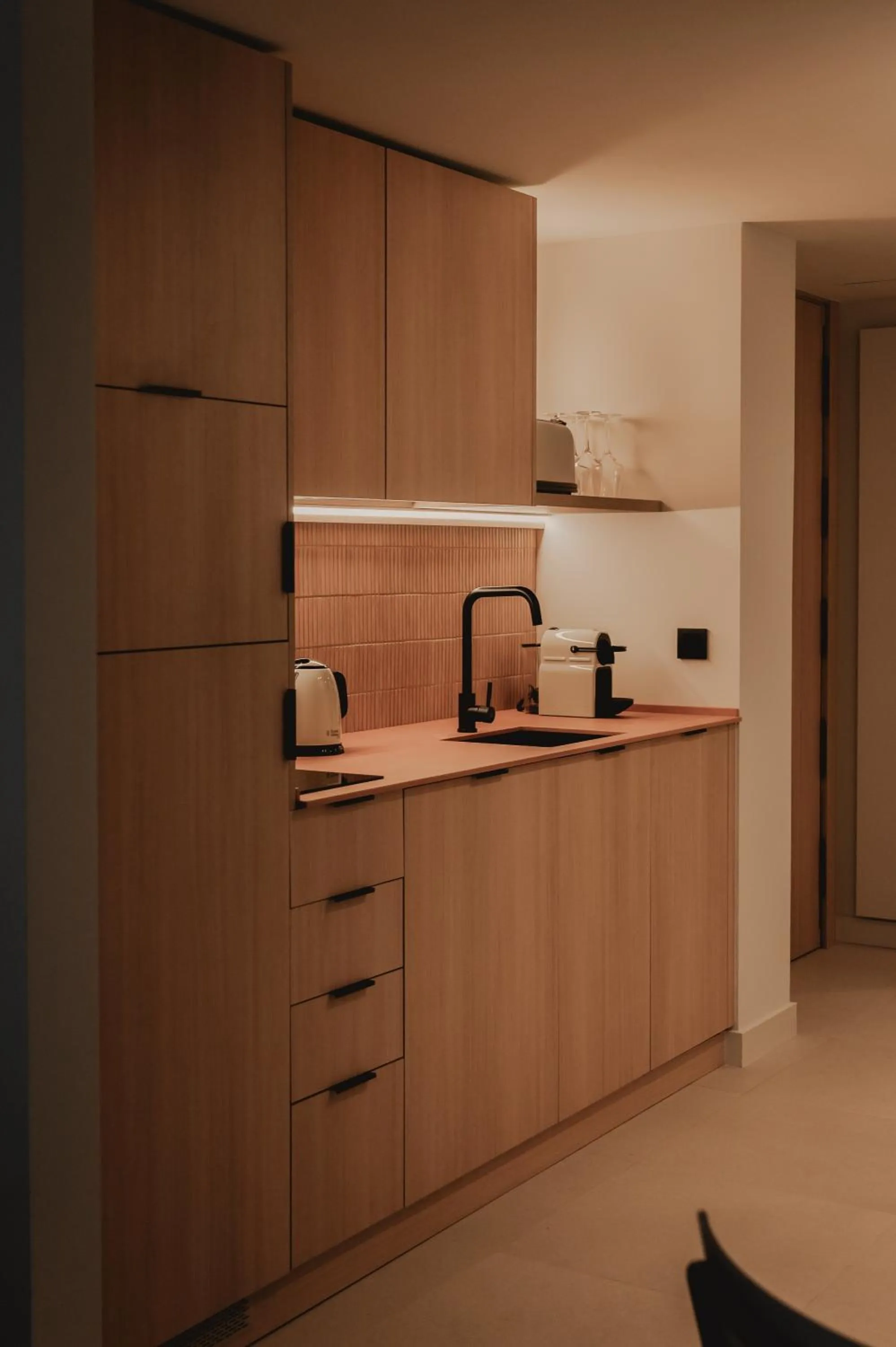 Kitchen or kitchenette in Pau Suites