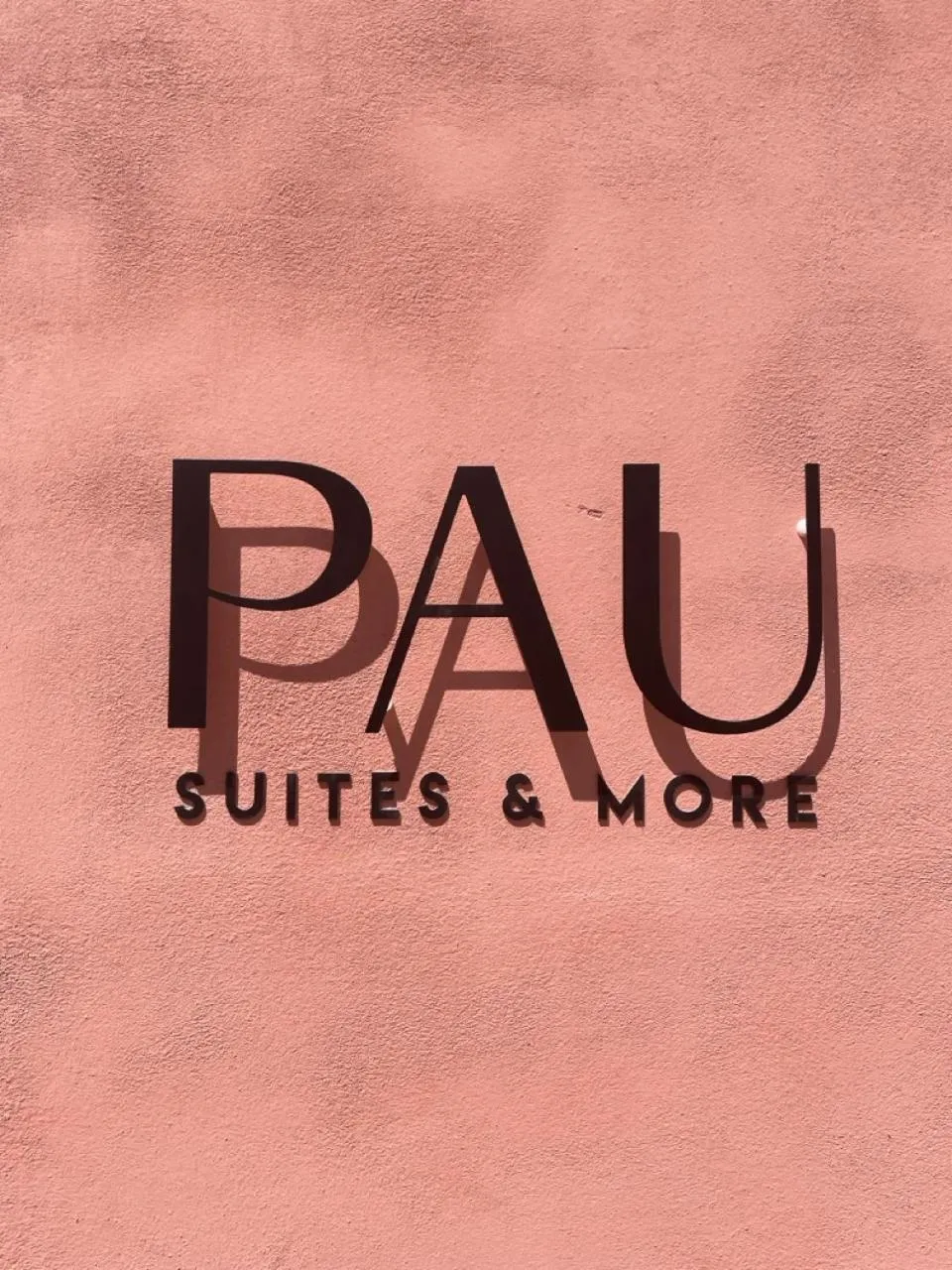 Logo/Certificate/Sign in Pau Suites