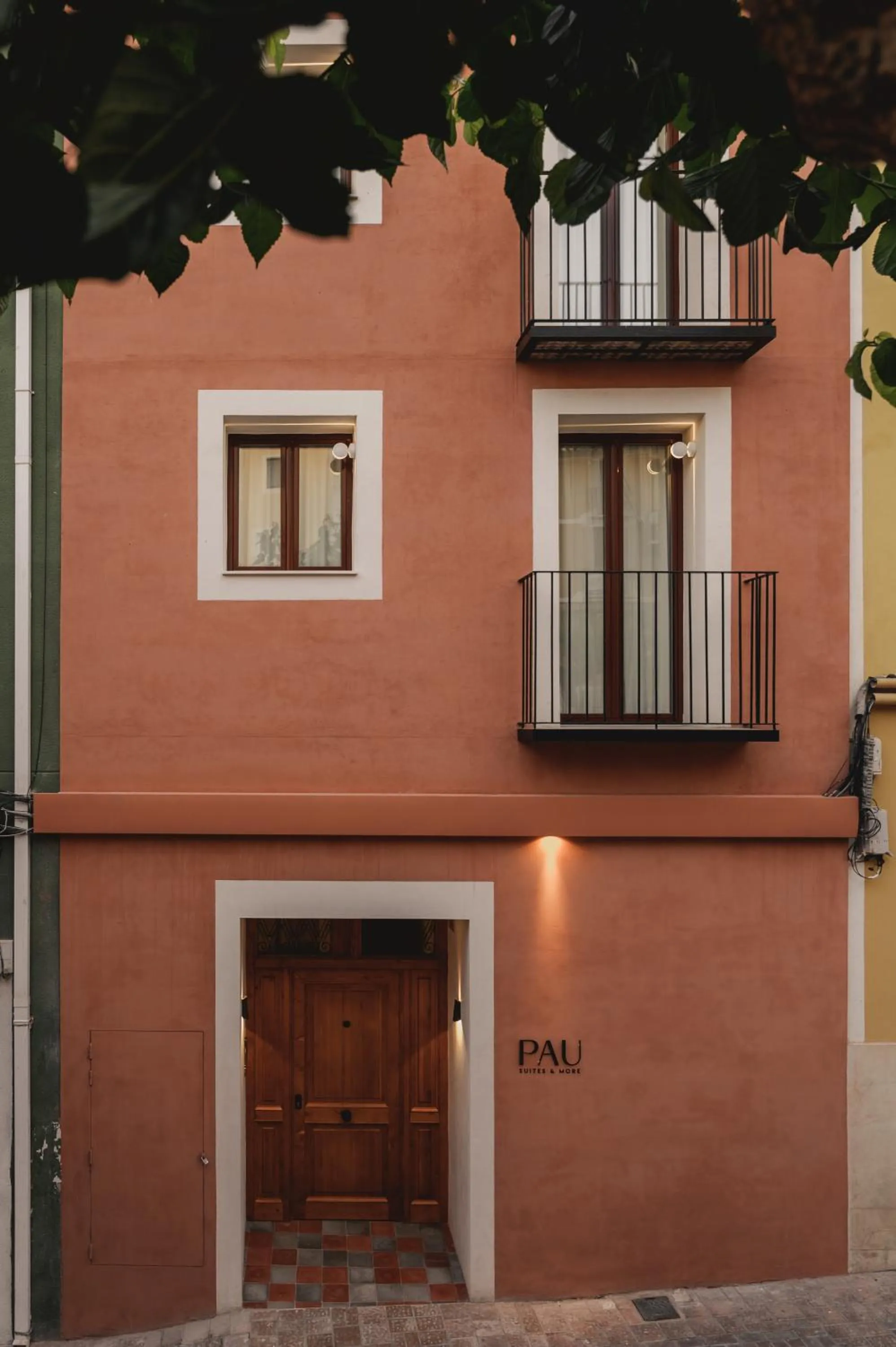 Property building in Pau Suites