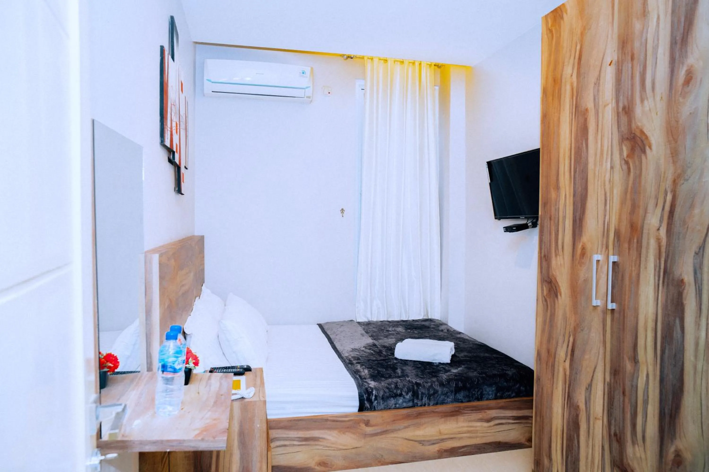 Bedroom, Bed in Casa Felice by Reccoma