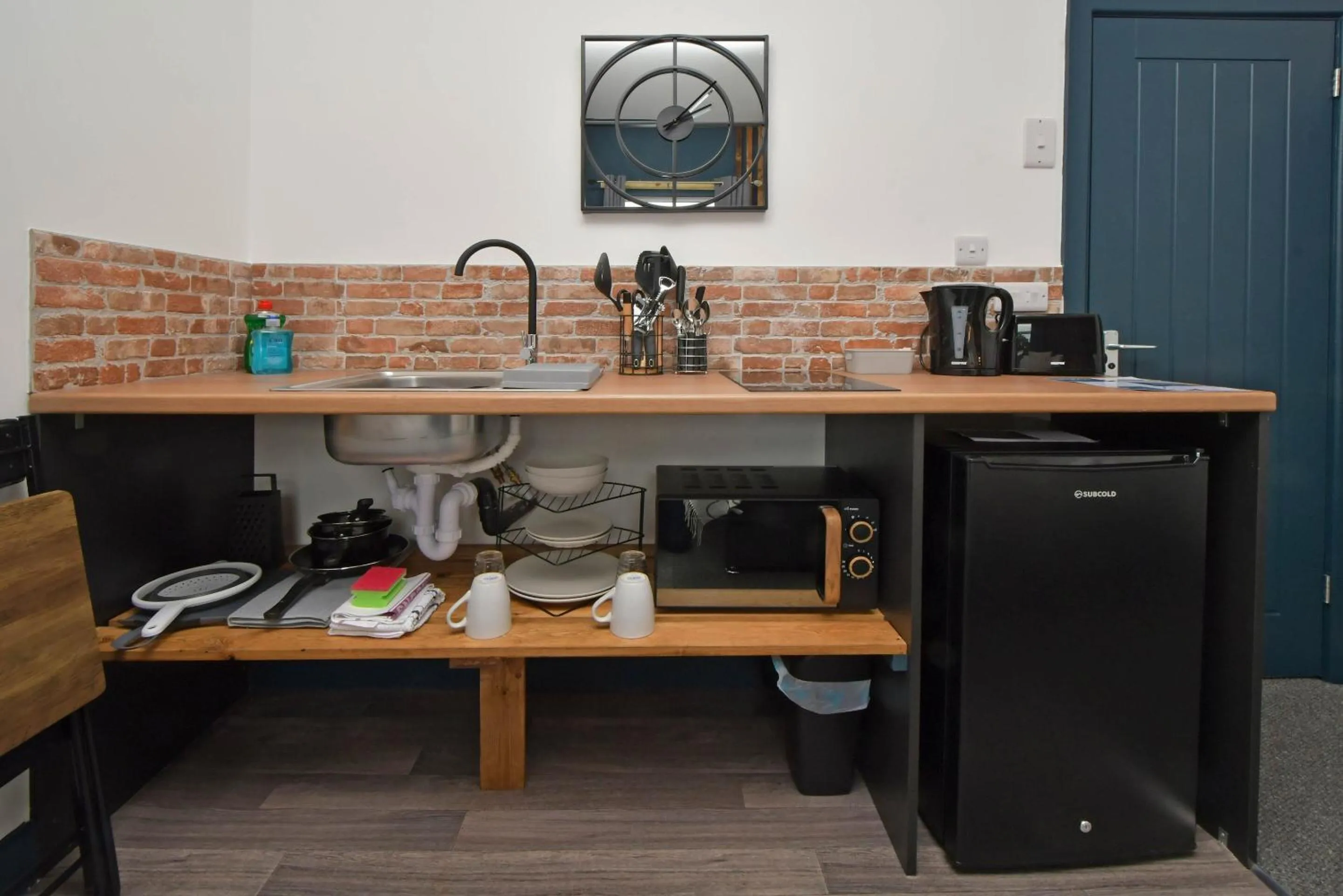 Kitchen or kitchenette in Stay at Shobnall Road Rooms and Studios Burton