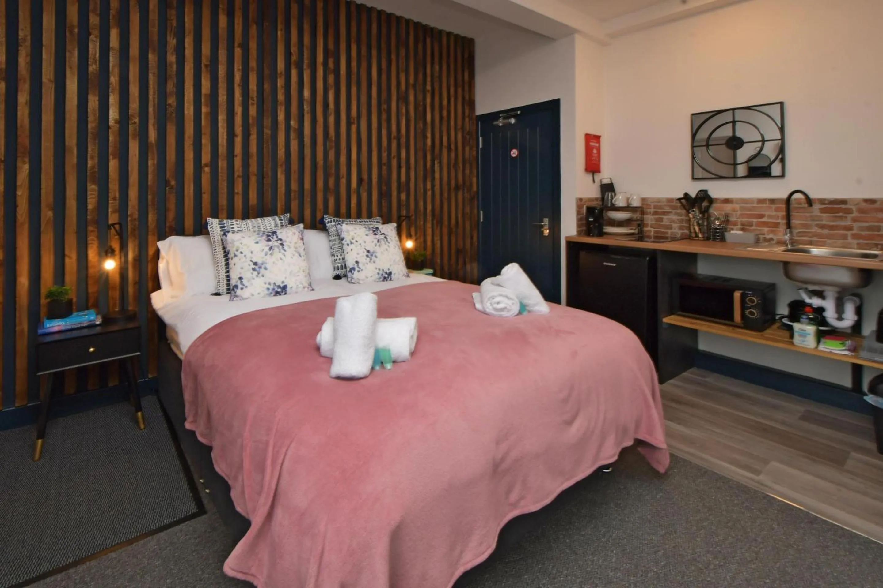 Bedroom, Bed in Stay at Shobnall Road Rooms and Studios Burton