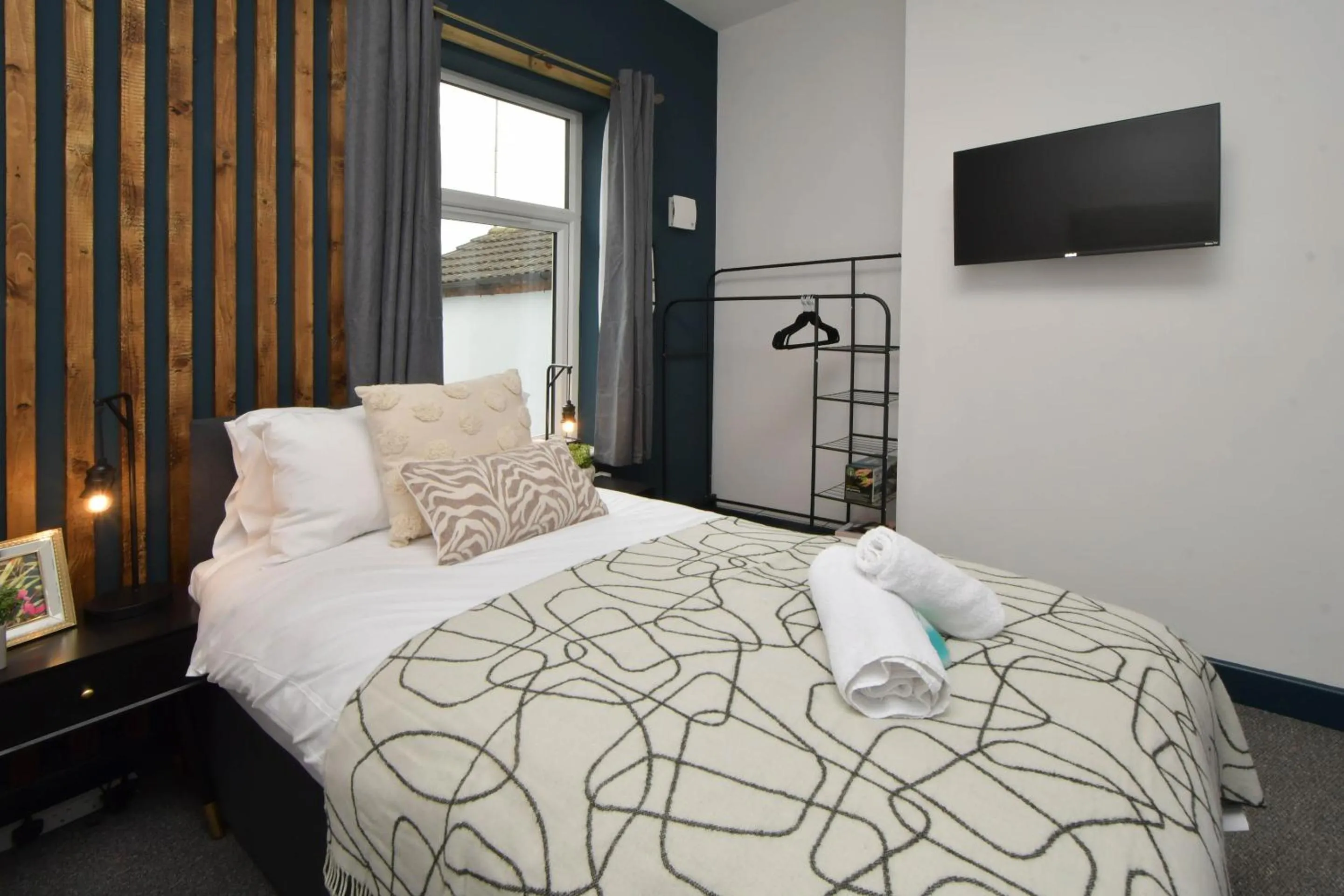 Bedroom, Bed in Stay at Shobnall Road Rooms and Studios Burton