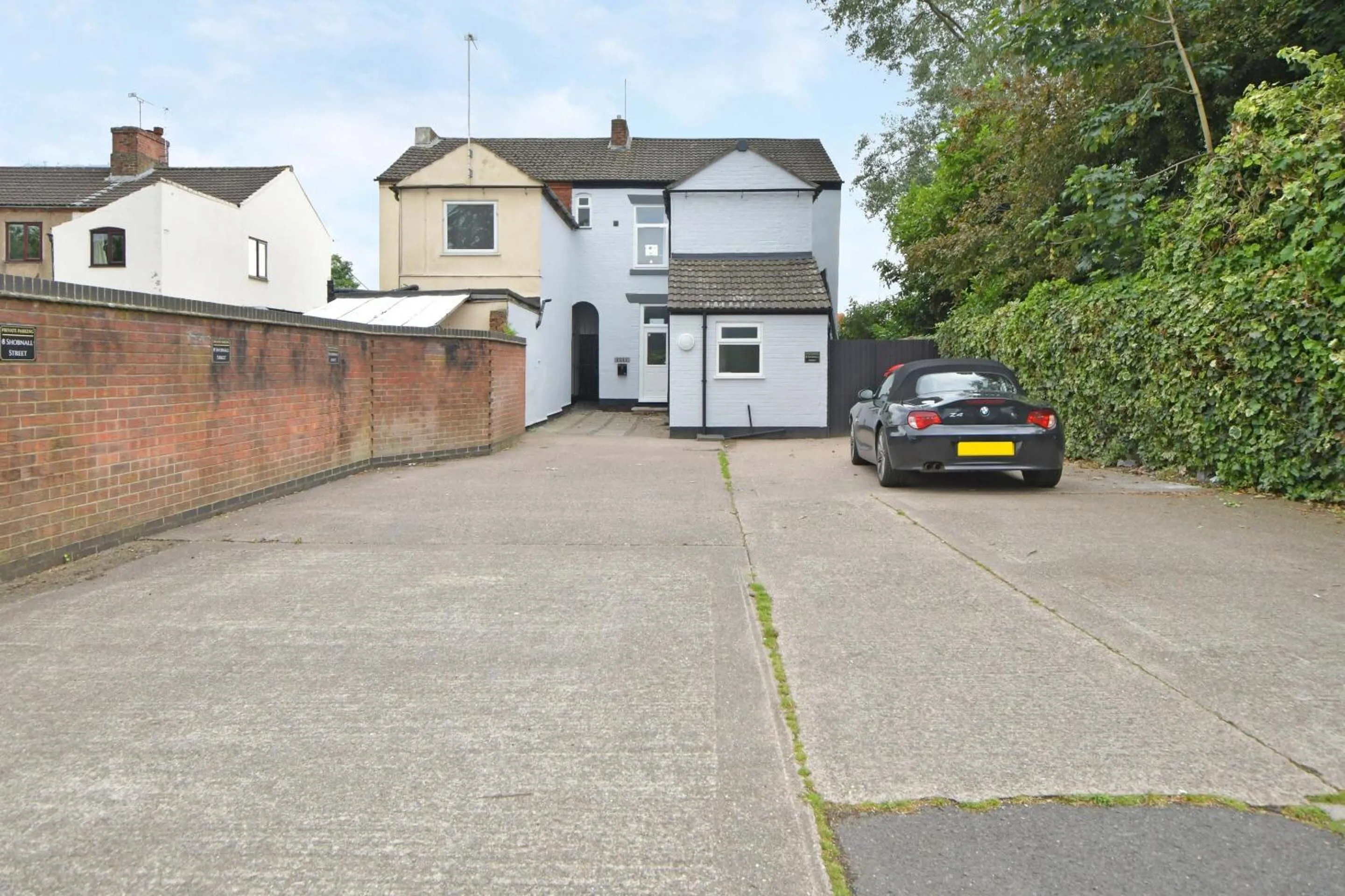 Property building in Stay at Shobnall Road Rooms and Studios Burton