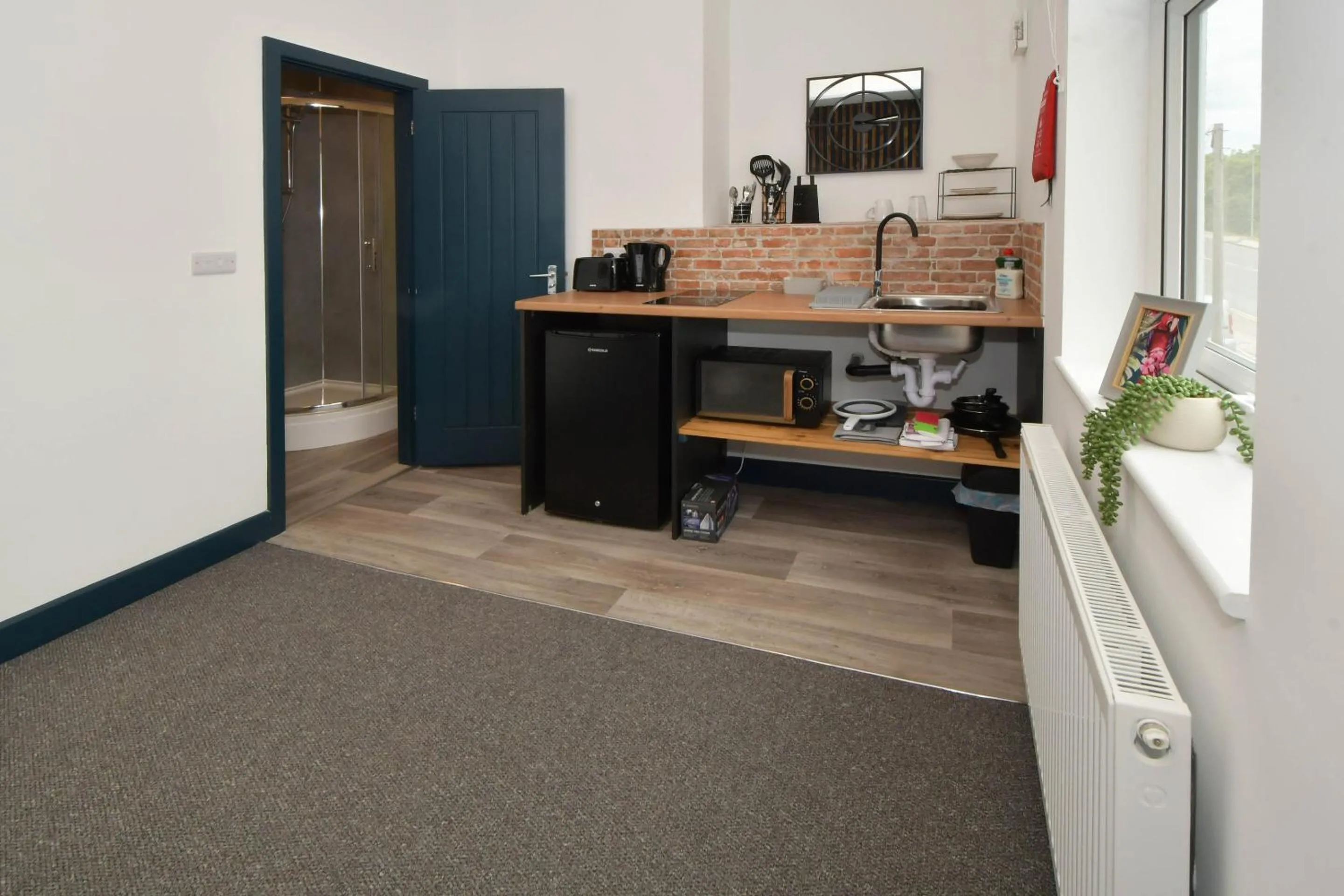 Kitchen or kitchenette in Stay at Shobnall Road Rooms and Studios Burton