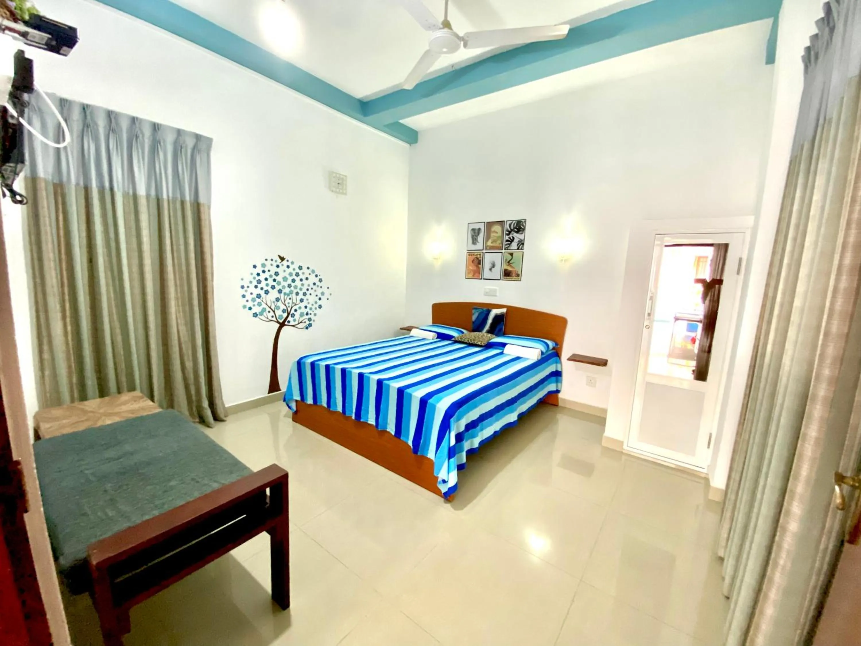 Photo of the whole room, Bed in Tamara Motels