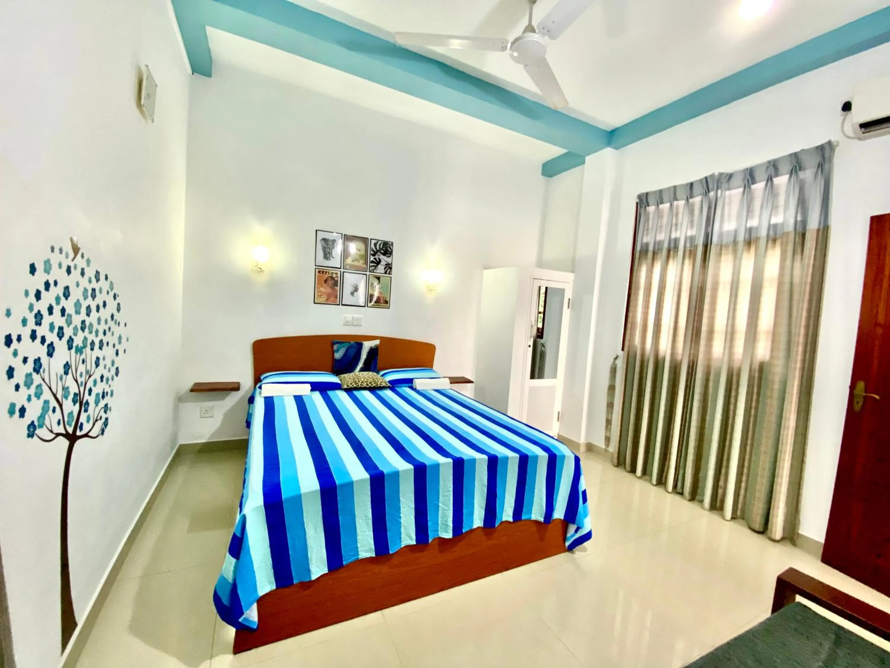 Photo of the whole room, Bed in Tamara Motels