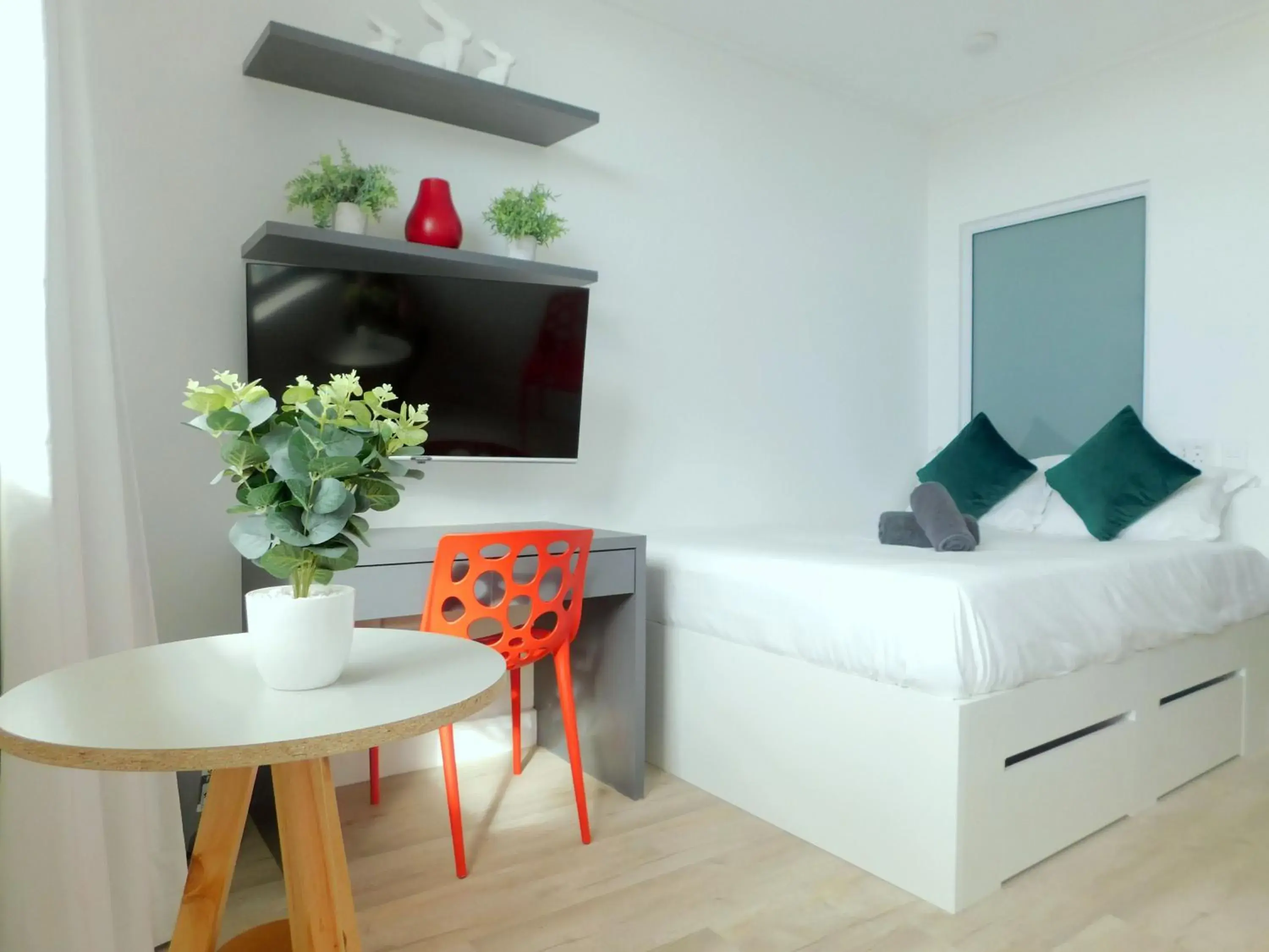 Studio in City Club at 1 on Albert Building Studio in City Club at 1 on Albert Building