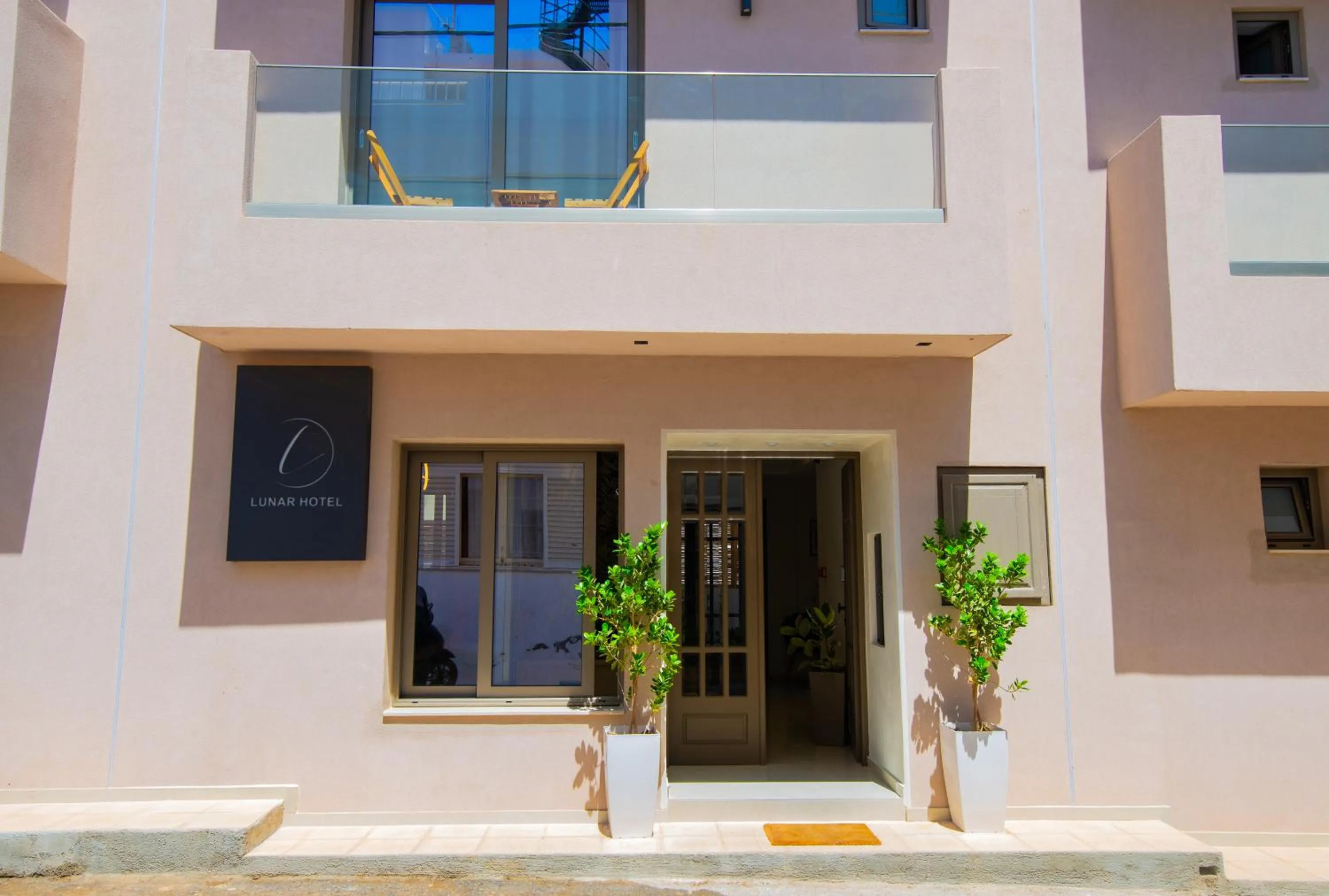 Lunar Hotel Modern Boutique