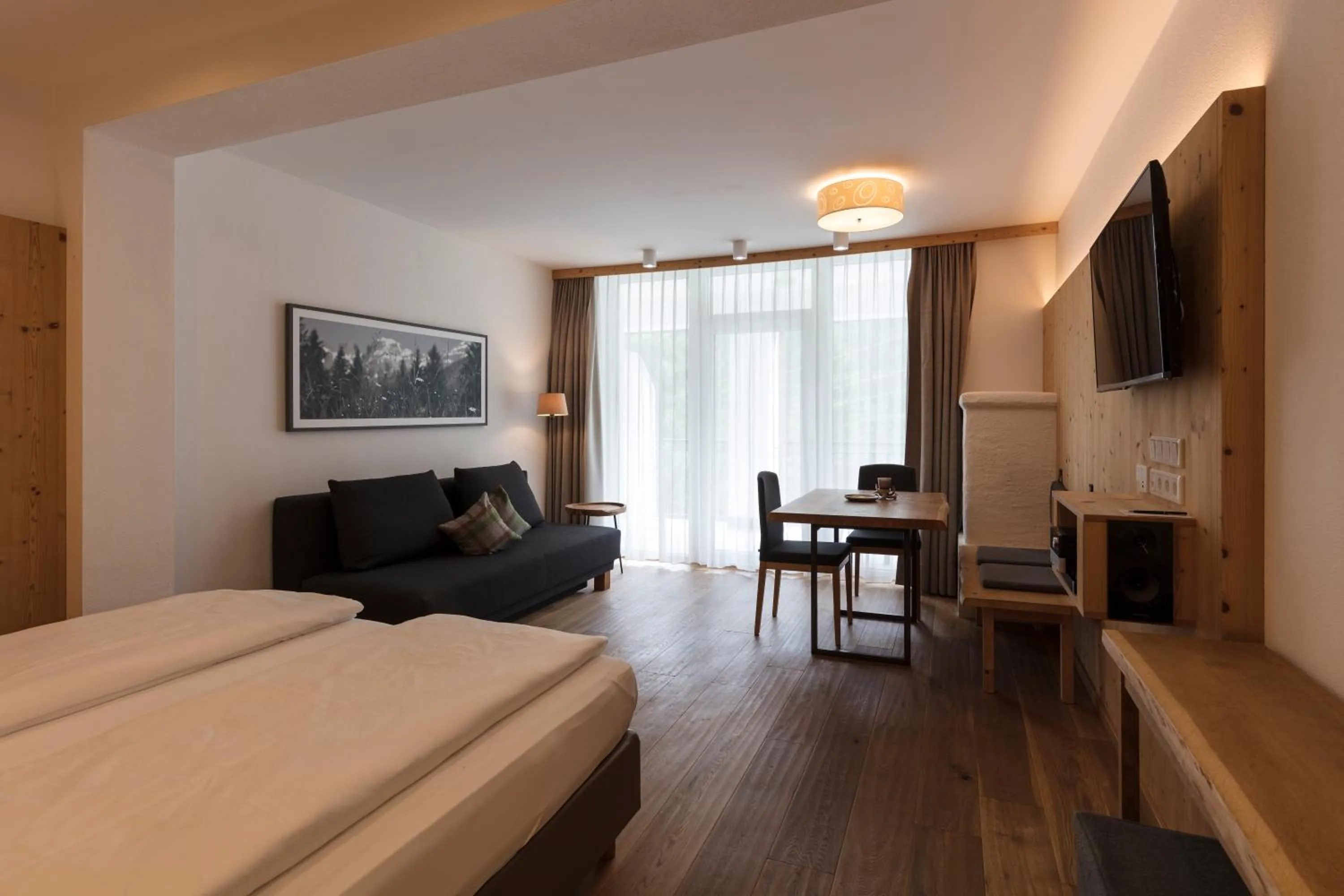 Living room, Bed in ArlBerglife Ferienresort