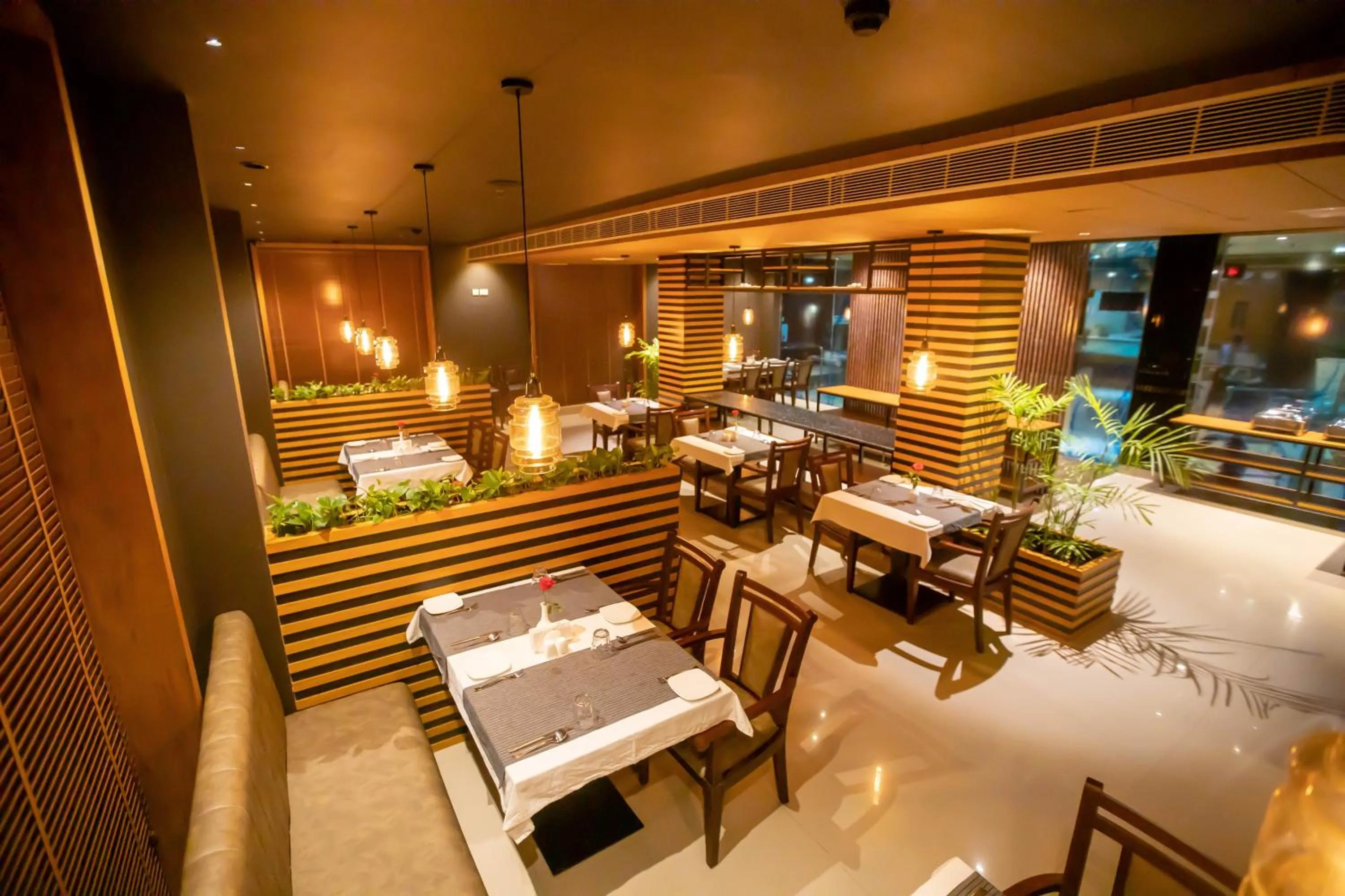 Restaurant/places to eat in Hotel Niya Regency