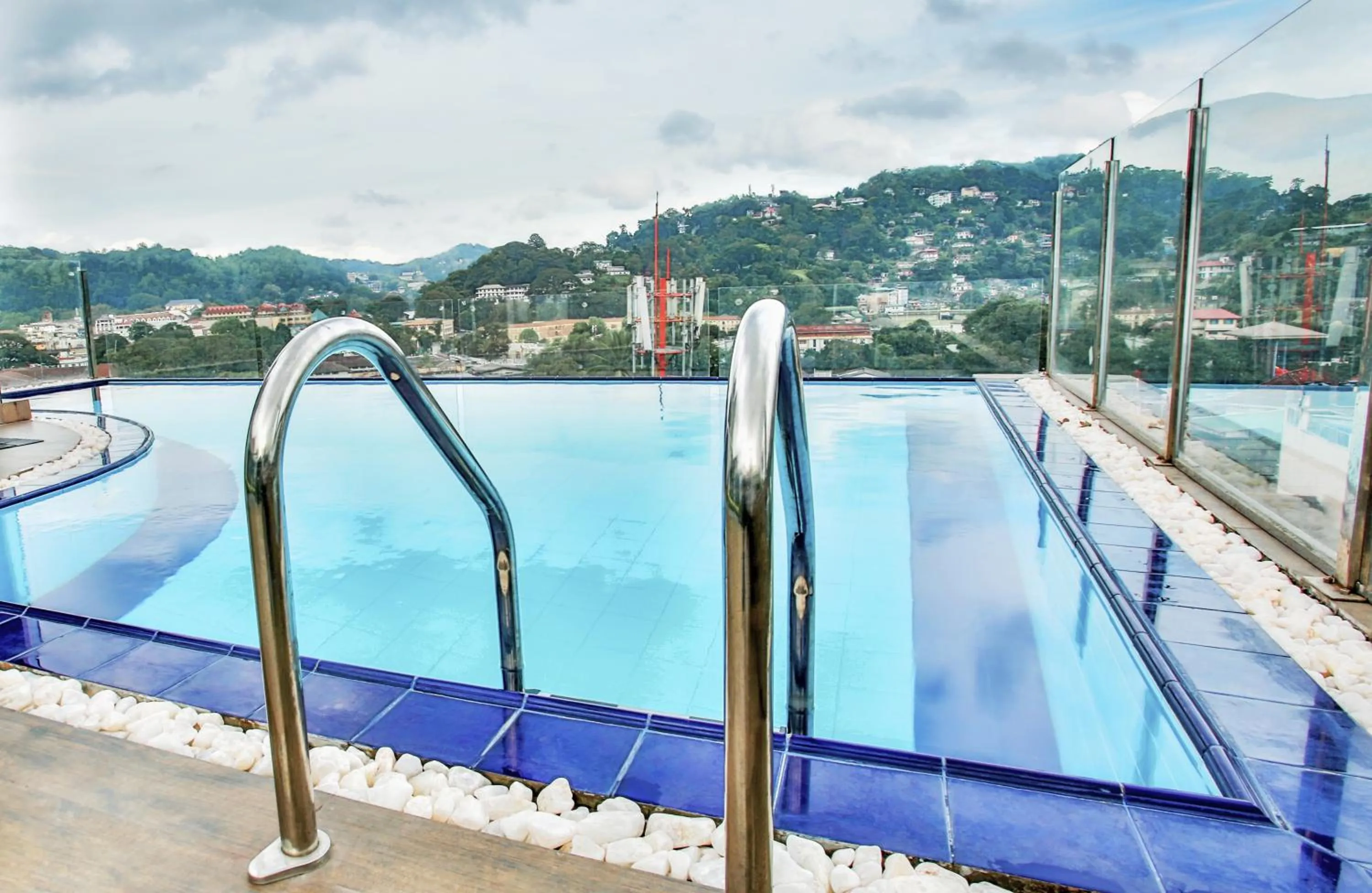 Swimming pool in Sevana City Hotel