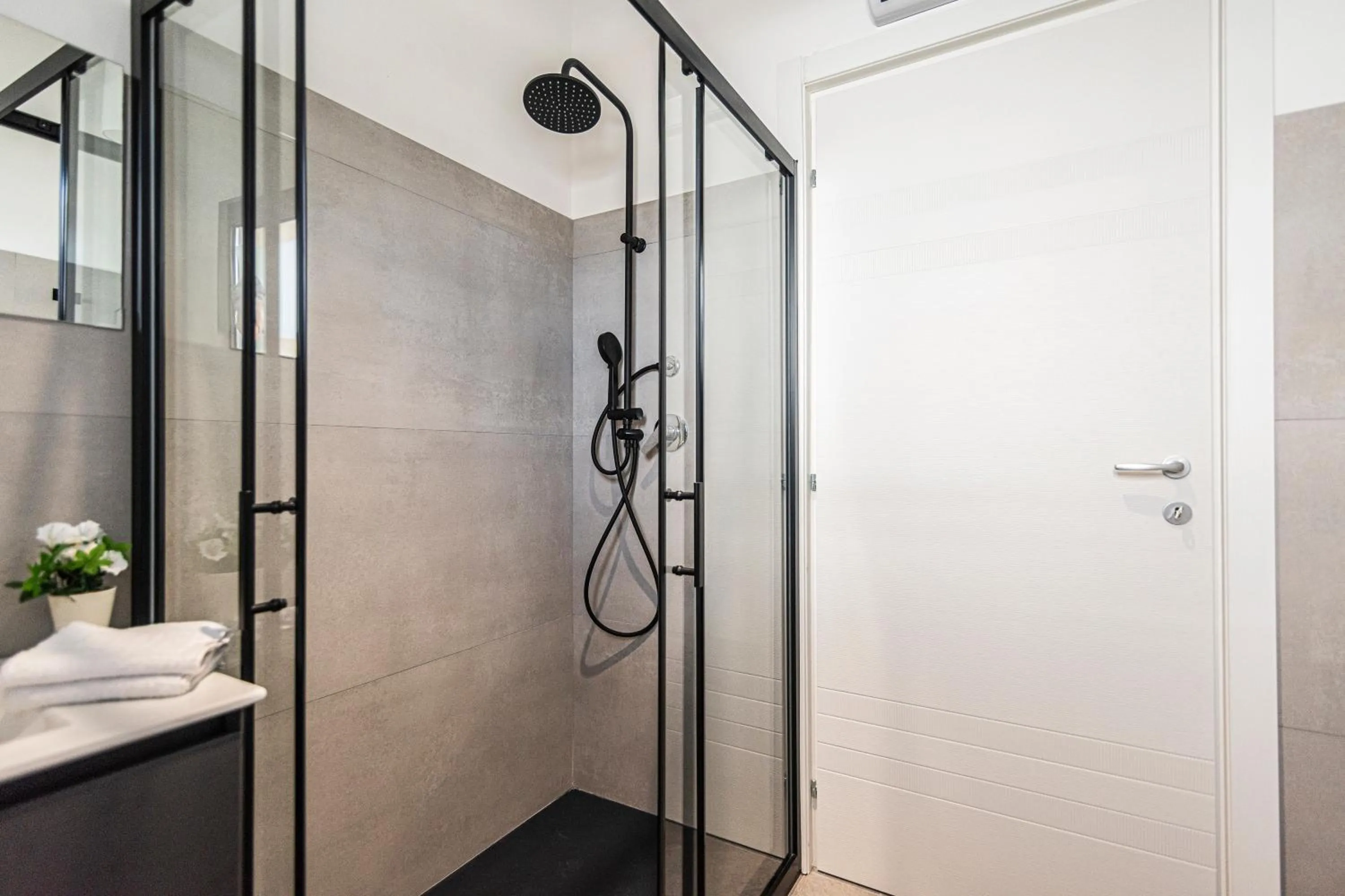 Always Traveling Near The City Center - Happy Rentals