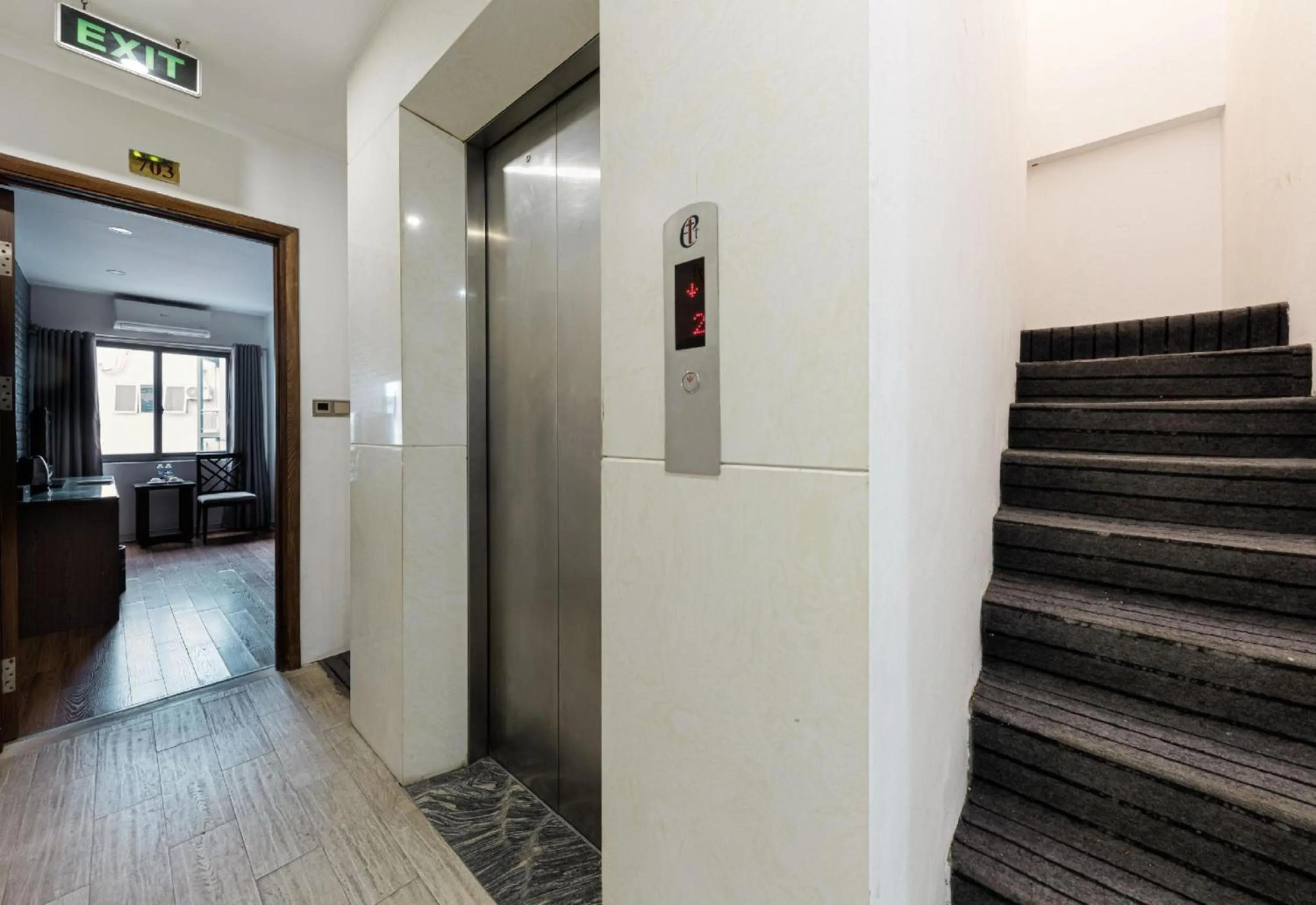 Lobby or reception in Collection O Le Grand Hanoi hotel - The Tryst